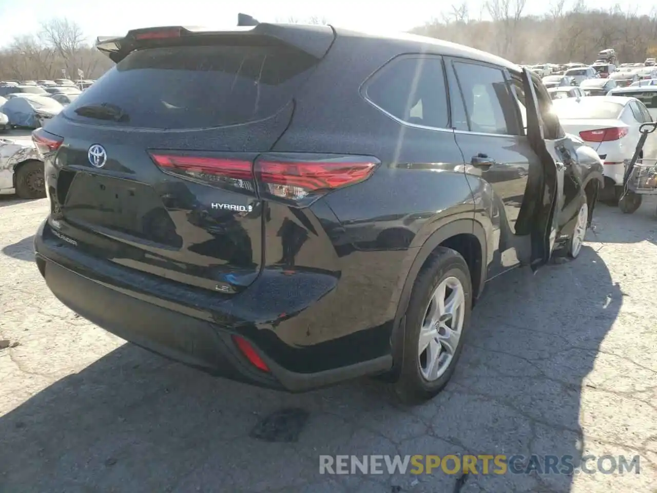 4 Photograph of a damaged car 5TDBBRCHXLS505814 TOYOTA HIGHLANDER 2020