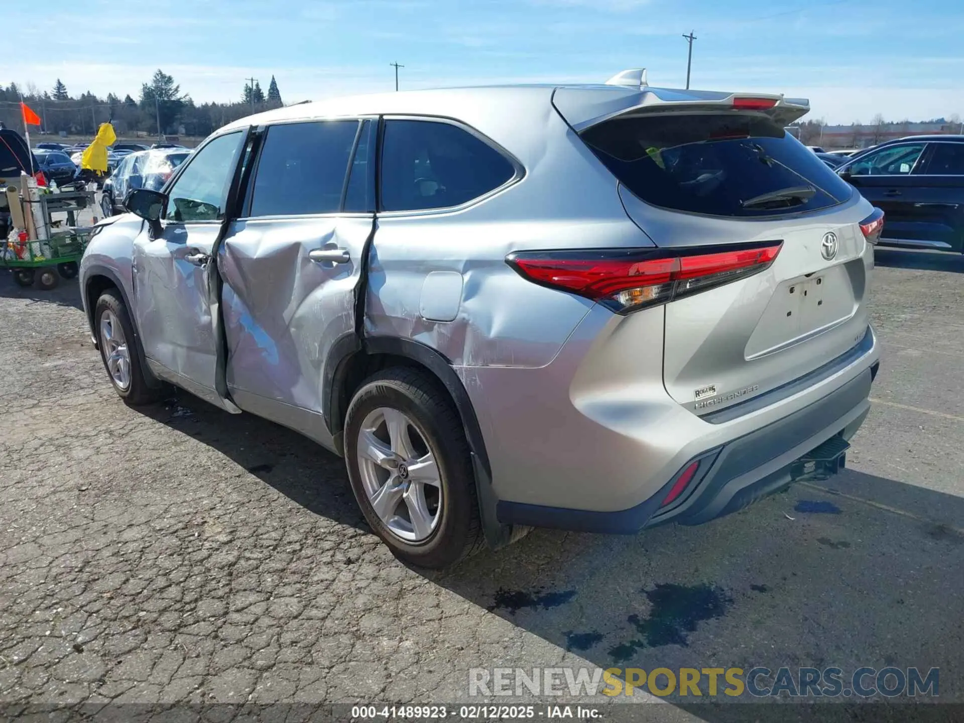 3 Photograph of a damaged car 5TDBZRBH0LS045947 TOYOTA HIGHLANDER 2020