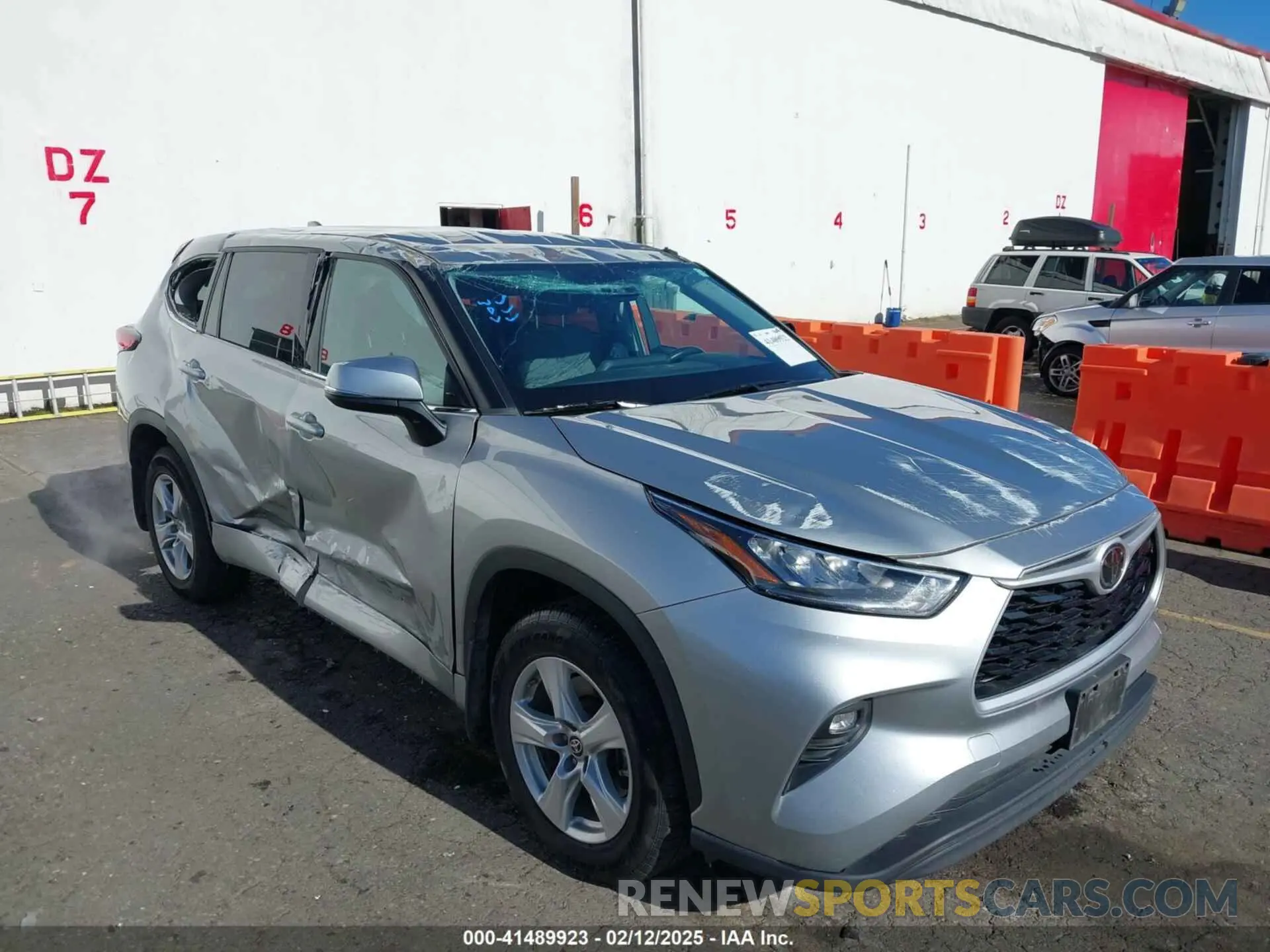 6 Photograph of a damaged car 5TDBZRBH0LS045947 TOYOTA HIGHLANDER 2020