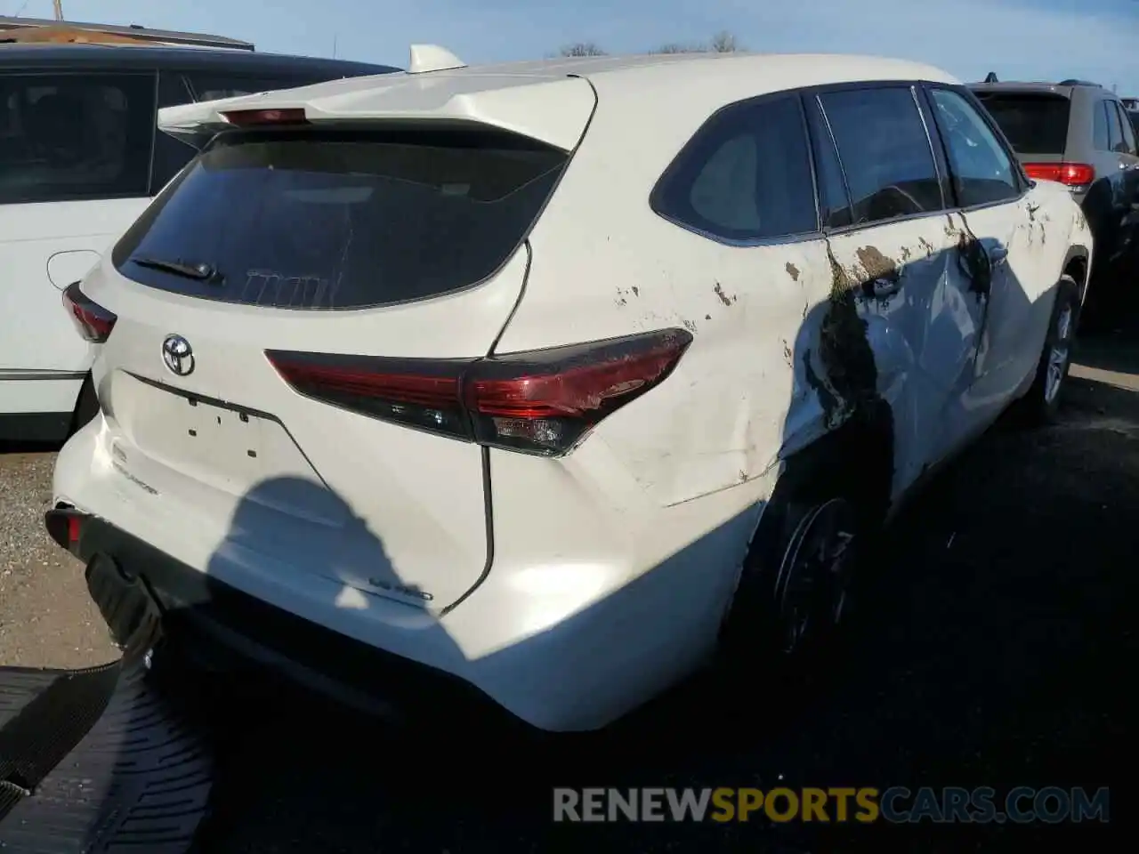 4 Photograph of a damaged car 5TDBZRBH1LS521008 TOYOTA HIGHLANDER 2020