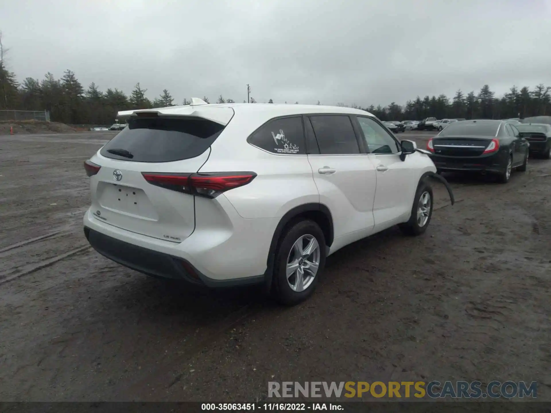 4 Photograph of a damaged car 5TDBZRBH2LS012304 TOYOTA HIGHLANDER 2020