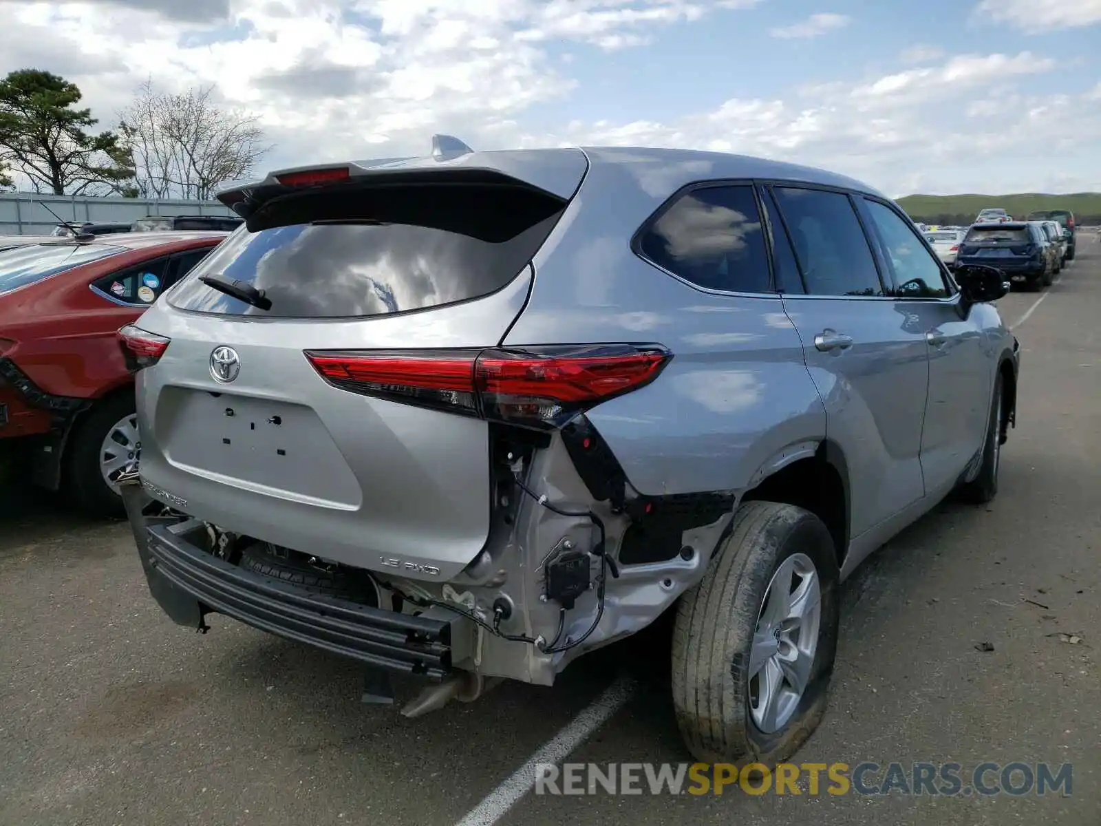 4 Photograph of a damaged car 5TDBZRBH2LS020564 TOYOTA HIGHLANDER 2020