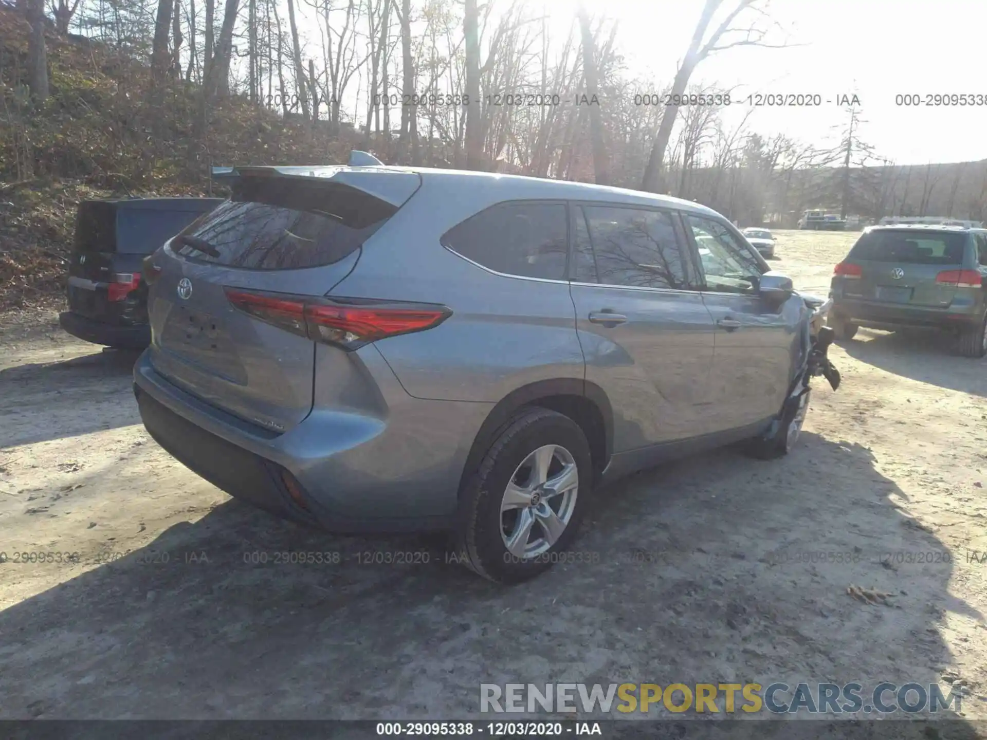 4 Photograph of a damaged car 5TDBZRBH3LS028768 TOYOTA HIGHLANDER 2020