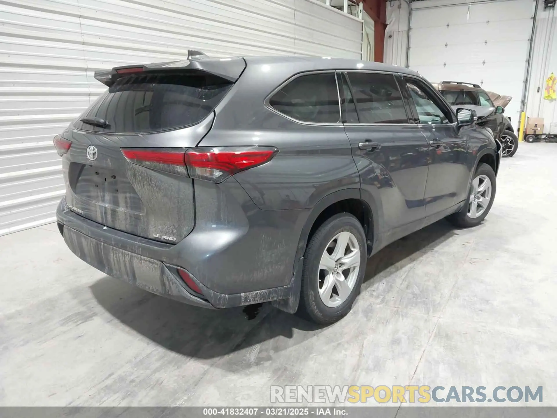 4 Photograph of a damaged car 5TDBZRBH3LS038023 TOYOTA HIGHLANDER 2020