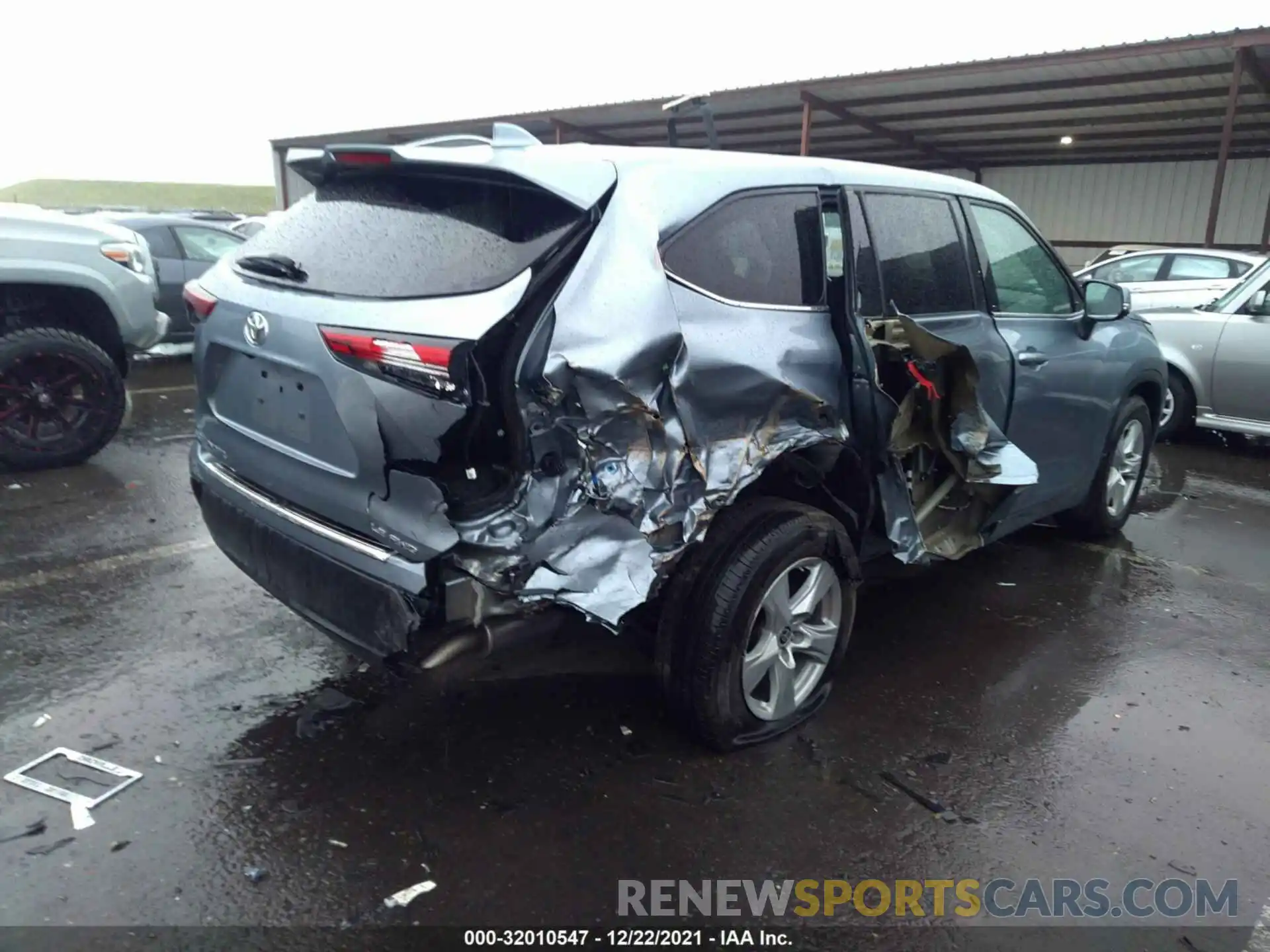 4 Photograph of a damaged car 5TDBZRBH5LS038606 TOYOTA HIGHLANDER 2020