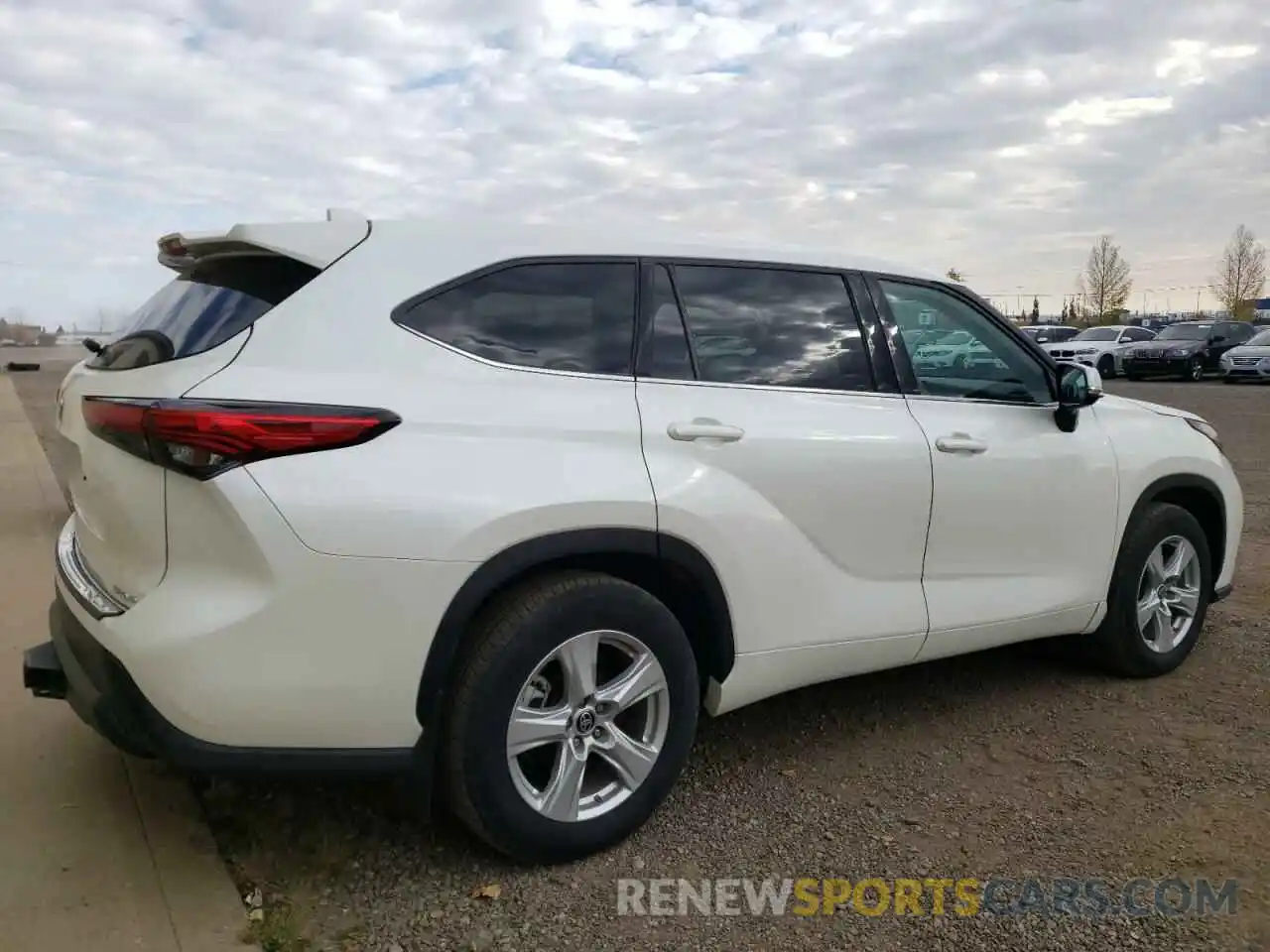 4 Photograph of a damaged car 5TDBZRBH6LS023399 TOYOTA HIGHLANDER 2020