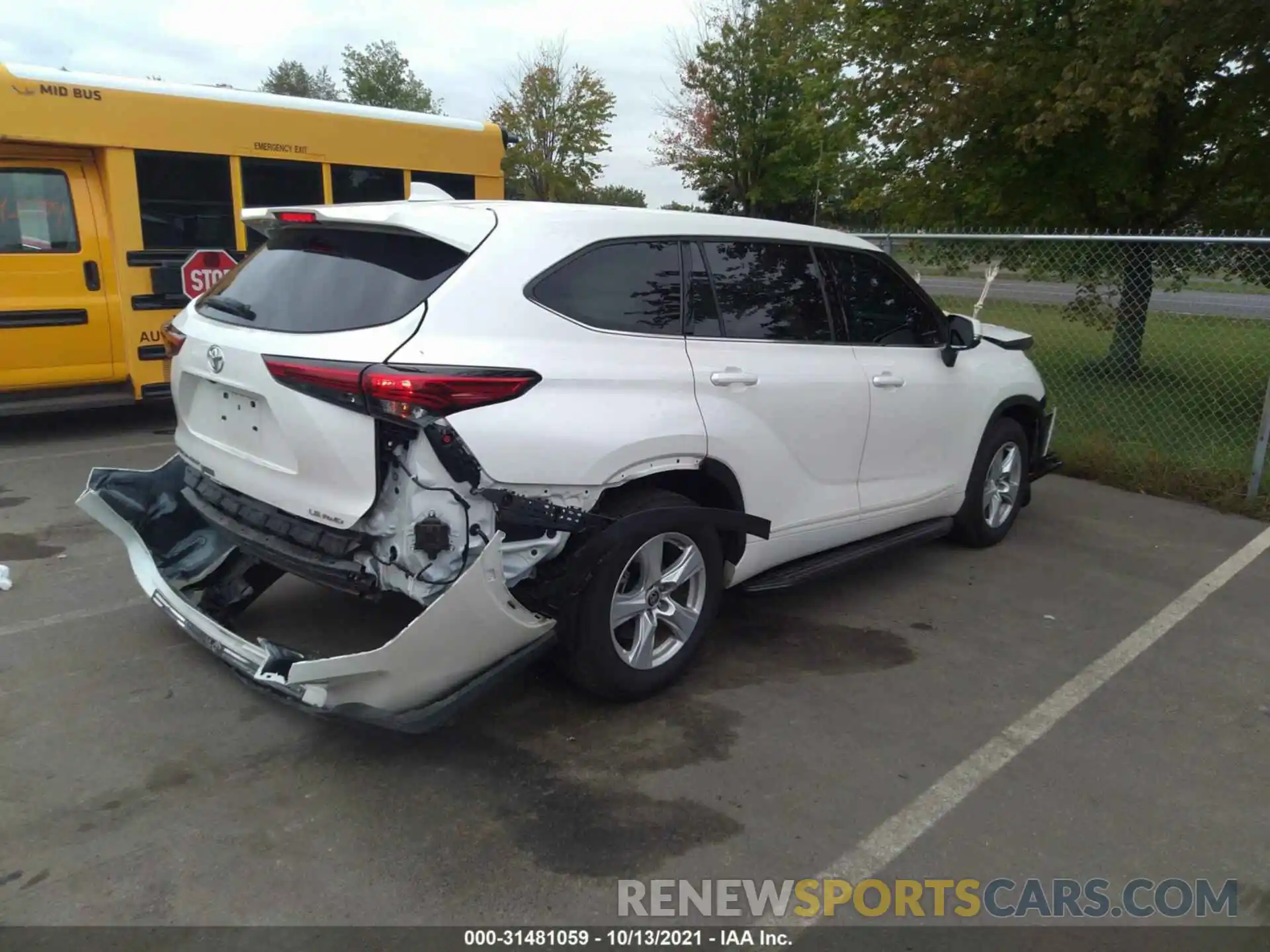 4 Photograph of a damaged car 5TDBZRBH6LS026657 TOYOTA HIGHLANDER 2020