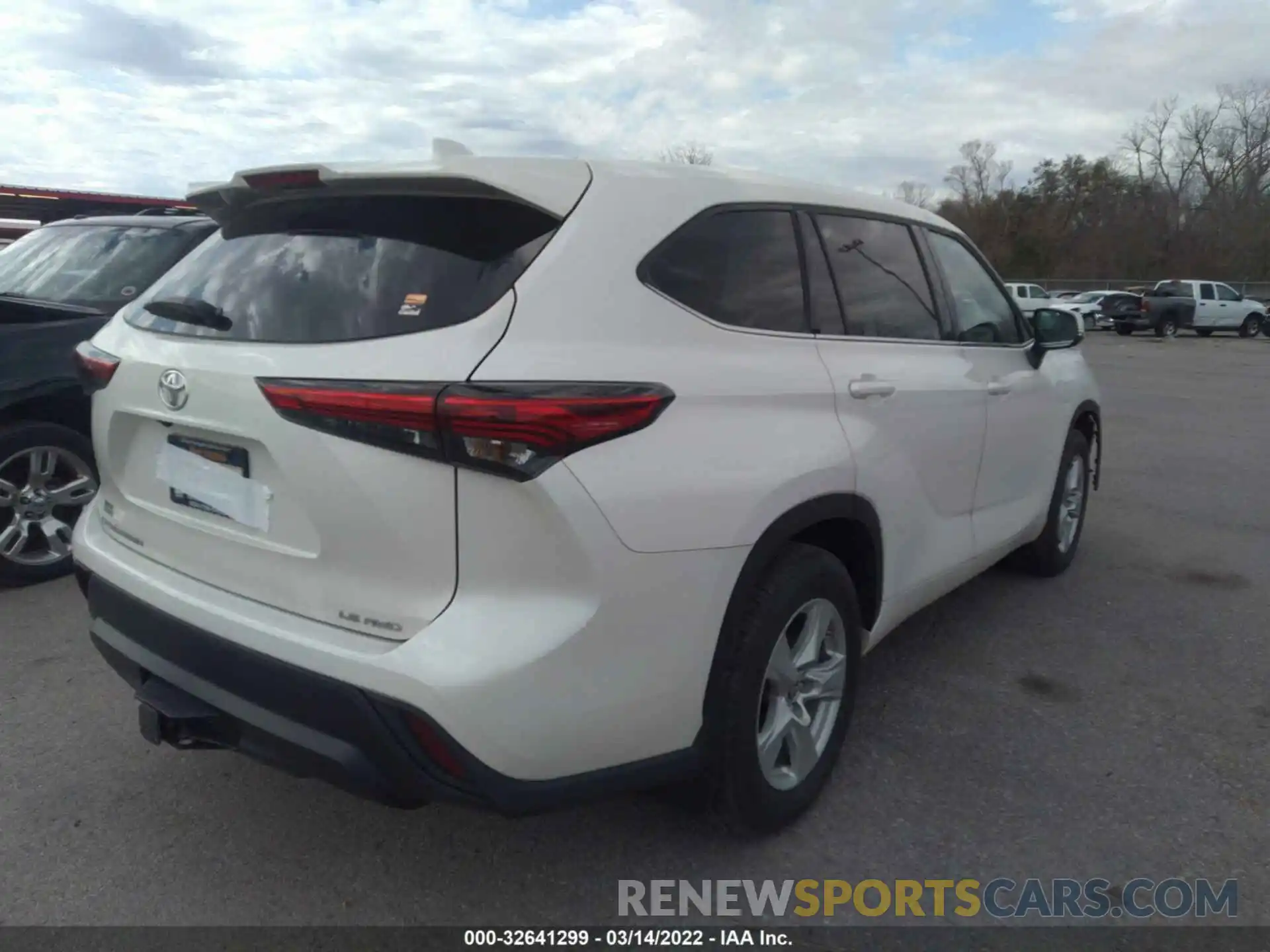 4 Photograph of a damaged car 5TDBZRBH7LS051437 TOYOTA HIGHLANDER 2020