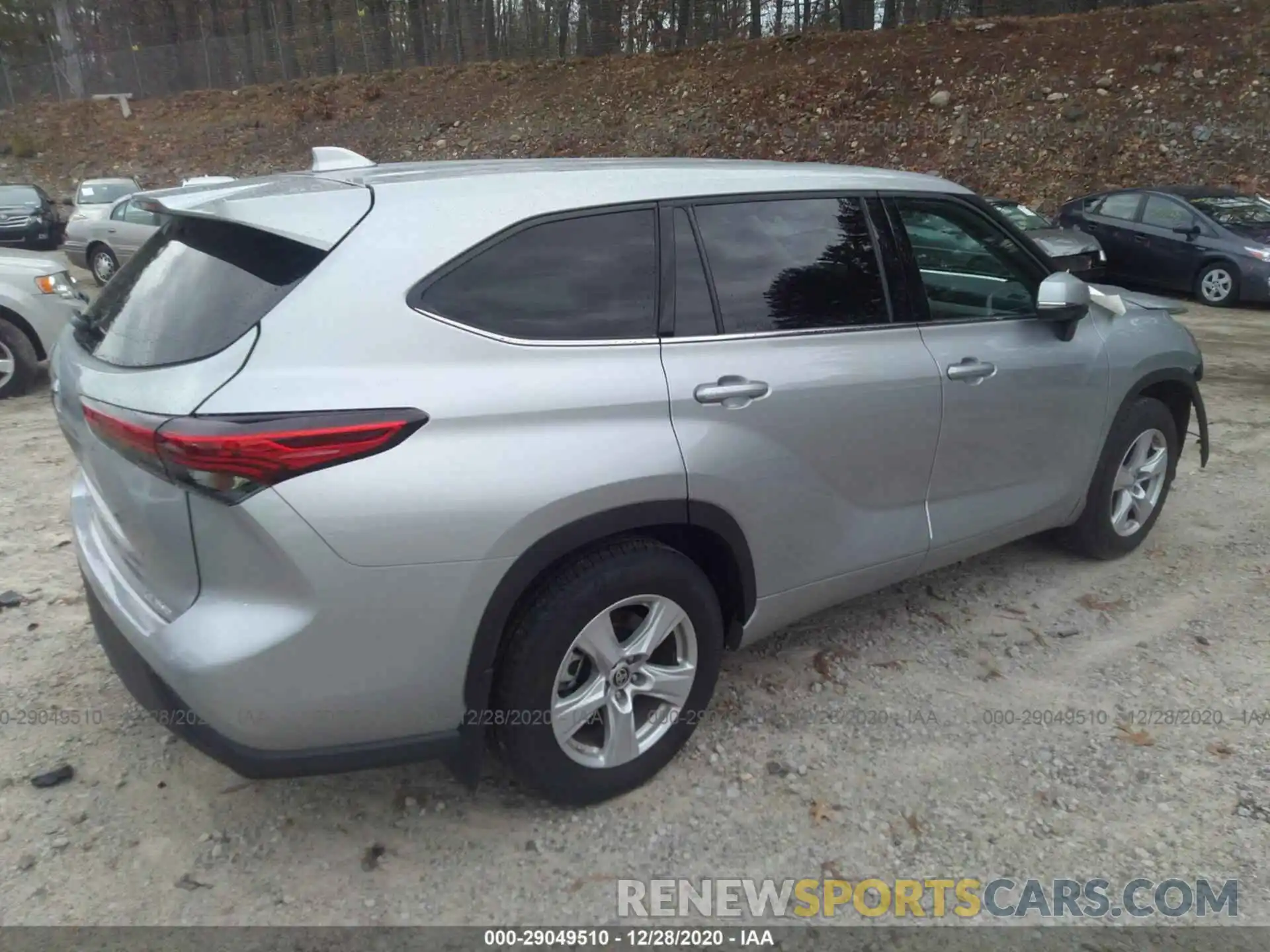 4 Photograph of a damaged car 5TDBZRBHXLS504465 TOYOTA HIGHLANDER 2020