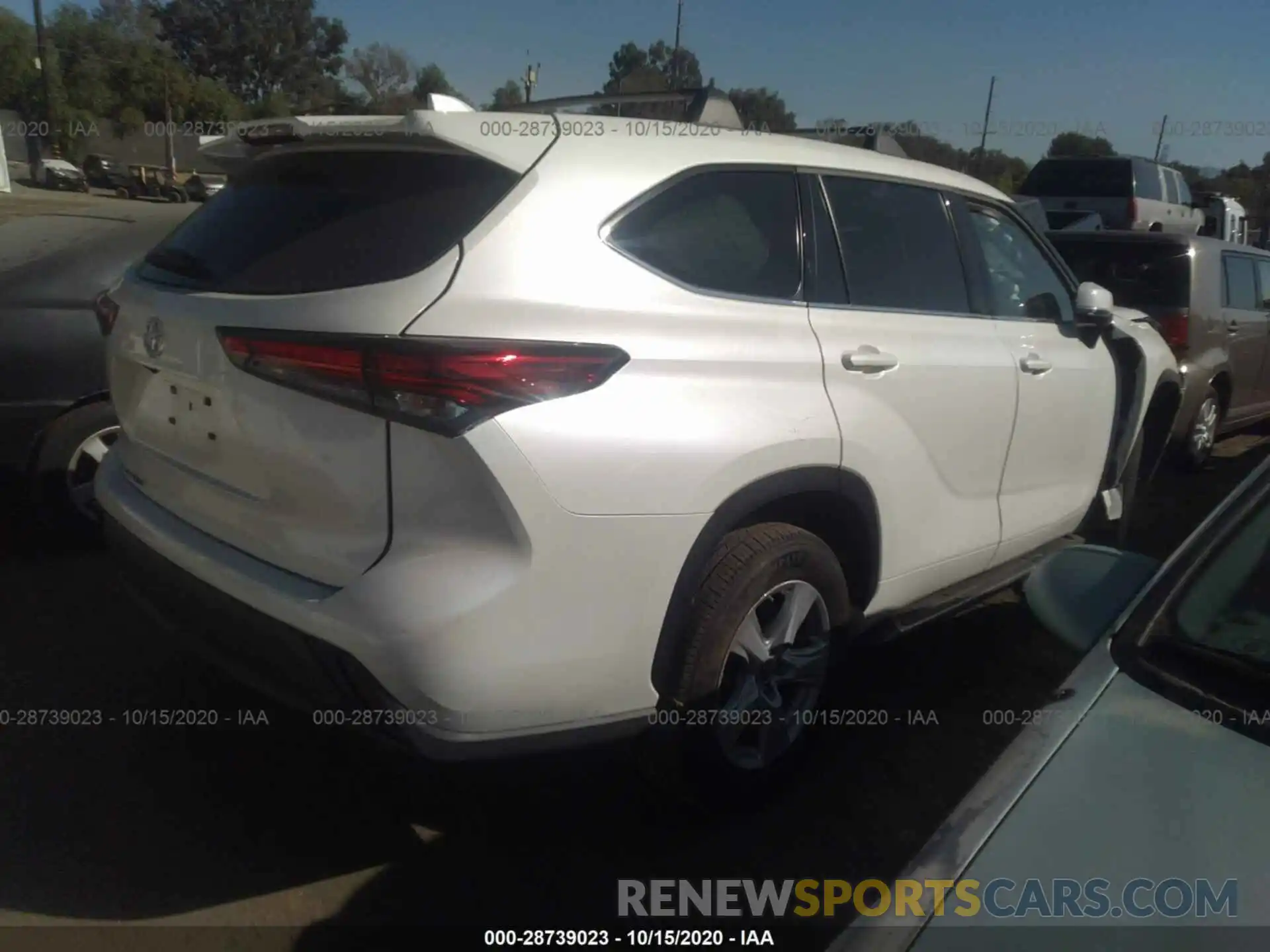 4 Photograph of a damaged car 5TDCZRAH0LS001159 TOYOTA HIGHLANDER 2020