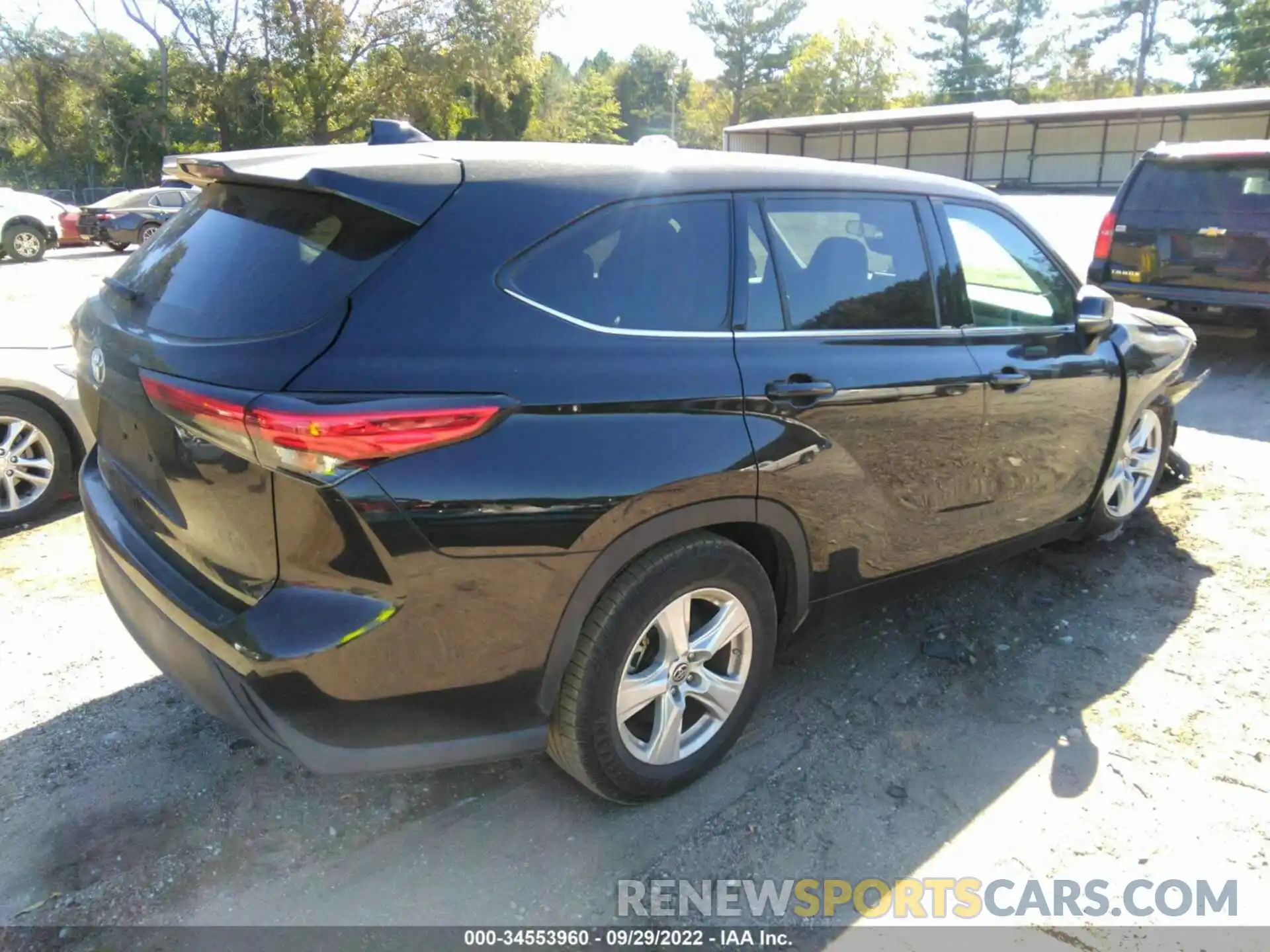 4 Photograph of a damaged car 5TDCZRAH0LS019421 TOYOTA HIGHLANDER 2020