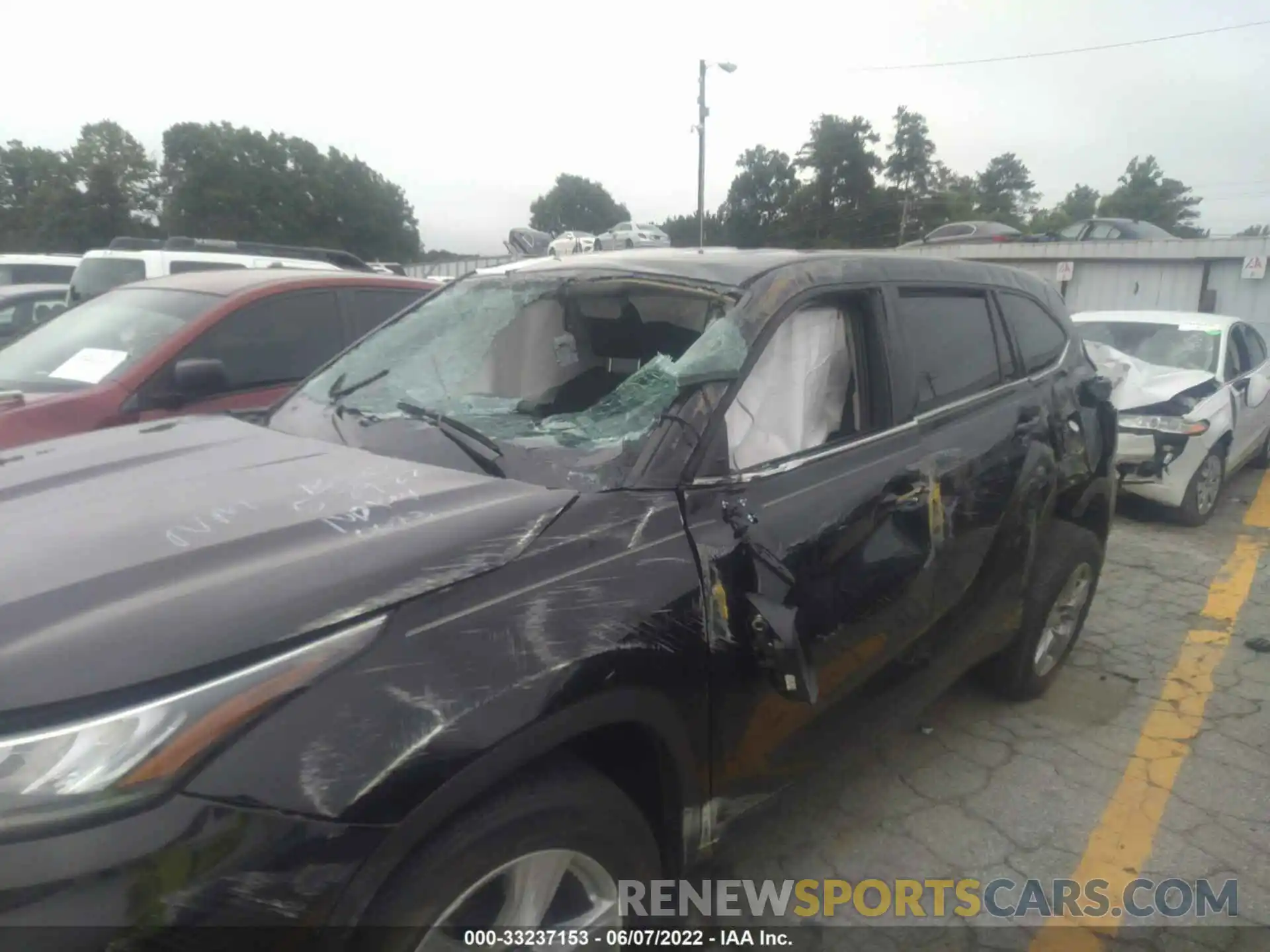 6 Photograph of a damaged car 5TDCZRAH0LS500673 TOYOTA HIGHLANDER 2020