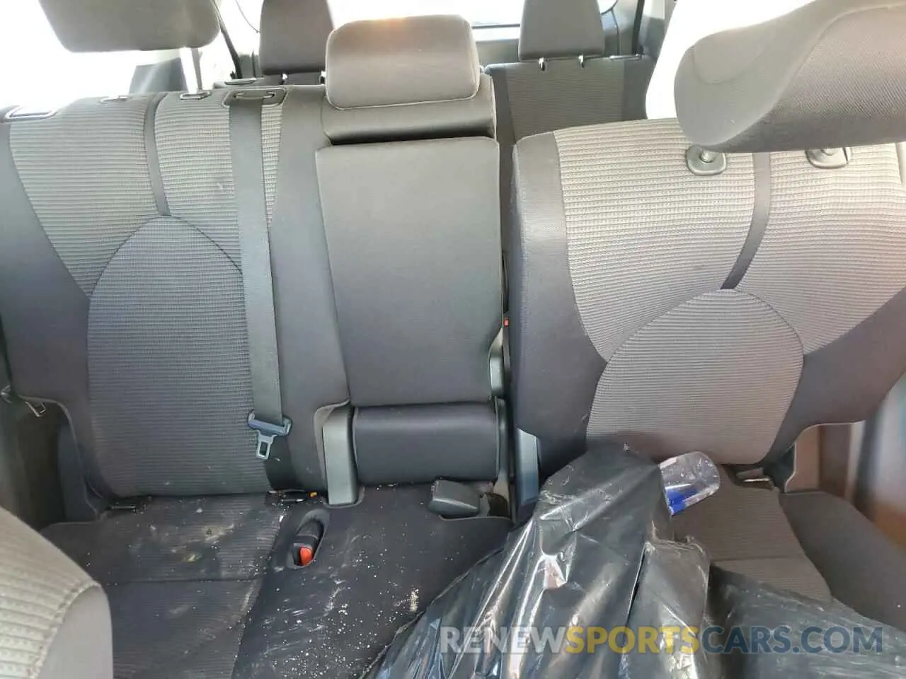 10 Photograph of a damaged car 5TDCZRAH0LS505372 TOYOTA HIGHLANDER 2020