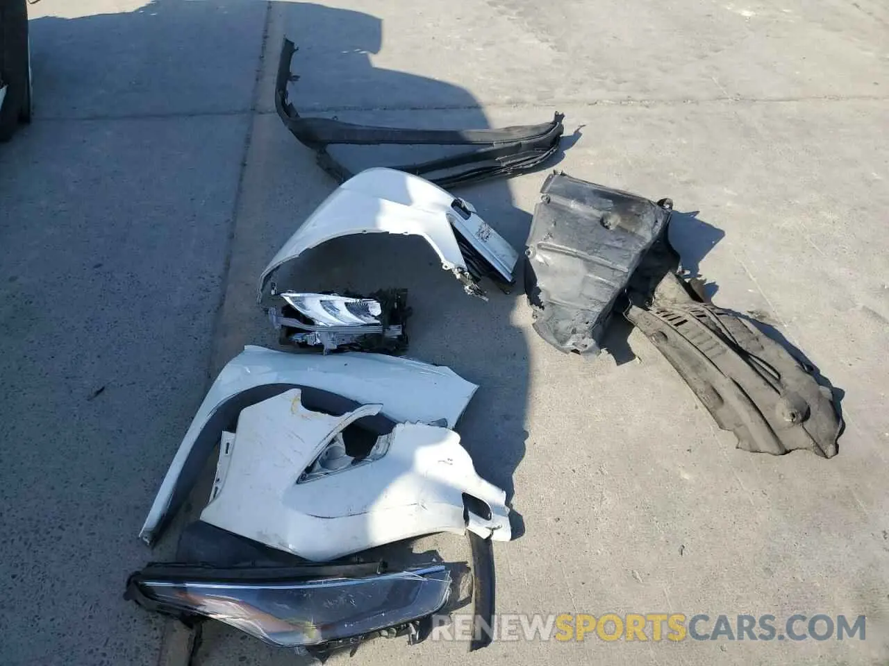 13 Photograph of a damaged car 5TDCZRAH0LS505372 TOYOTA HIGHLANDER 2020
