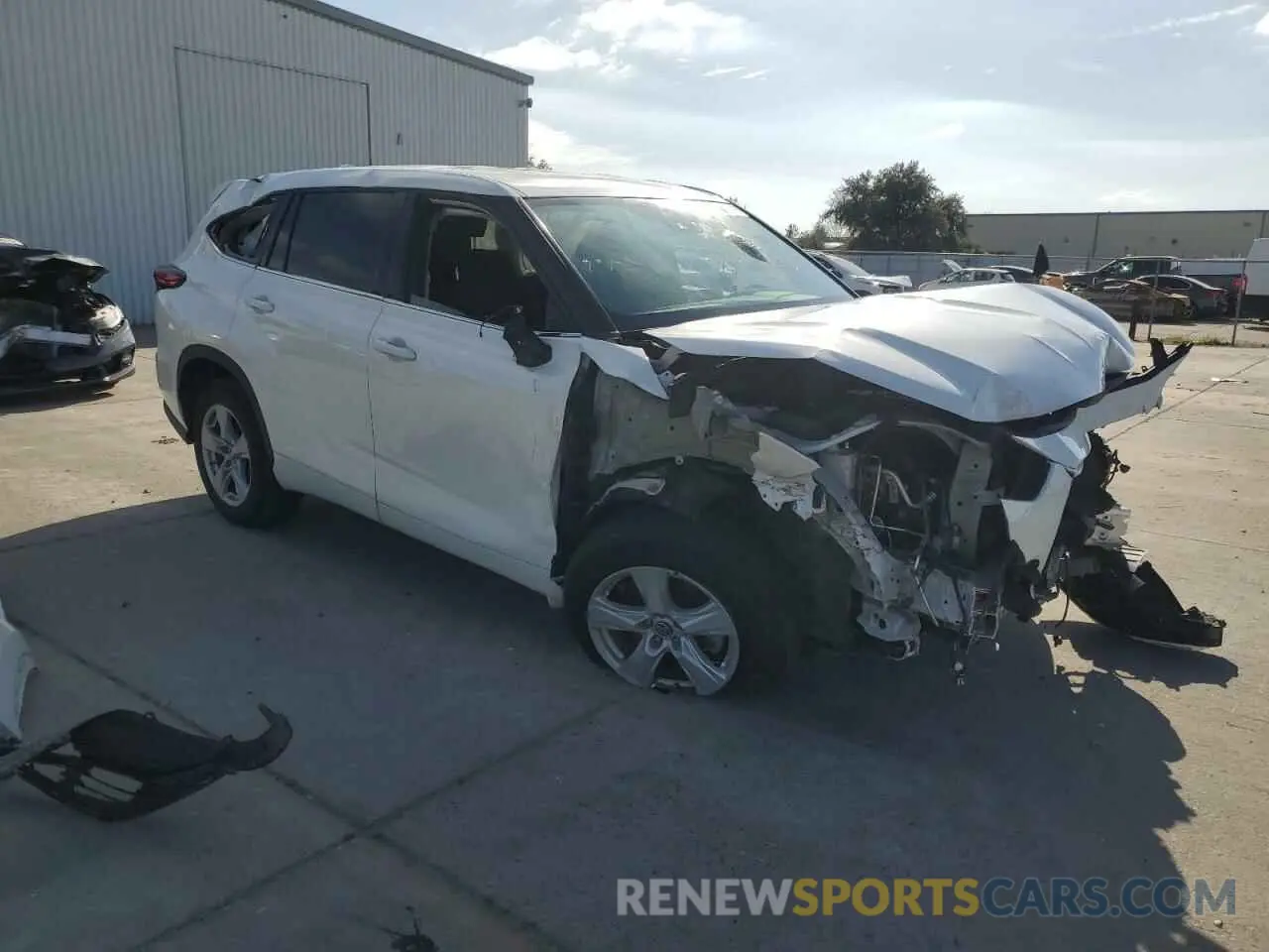 4 Photograph of a damaged car 5TDCZRAH0LS505372 TOYOTA HIGHLANDER 2020