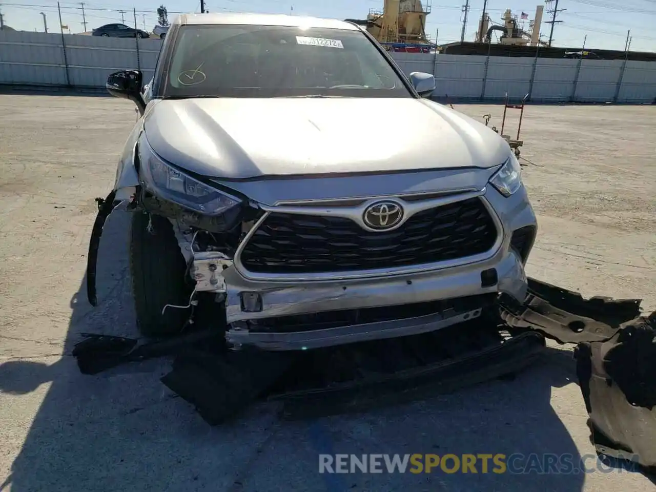 9 Photograph of a damaged car 5TDCZRAH1LS504411 TOYOTA HIGHLANDER 2020