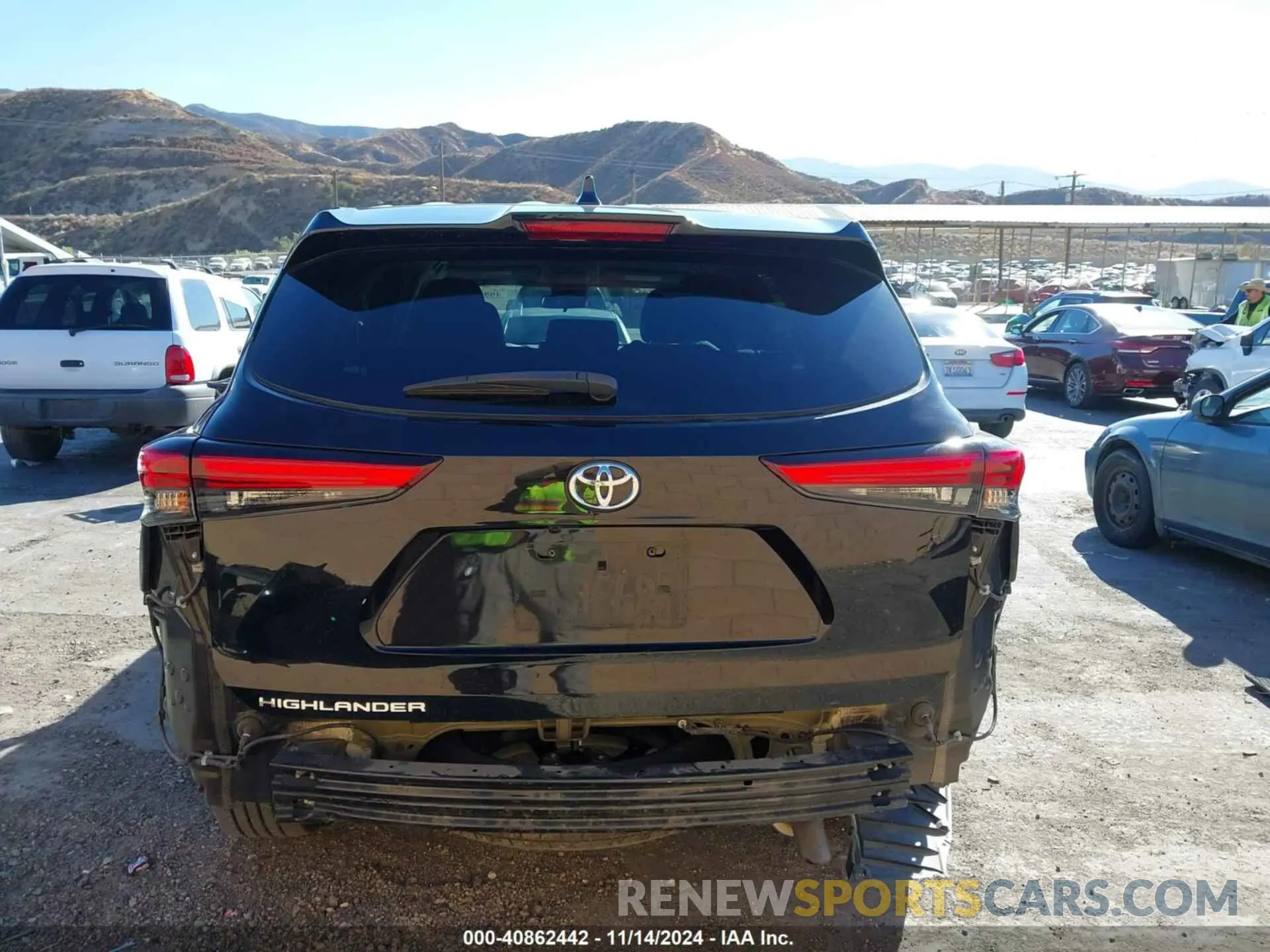 17 Photograph of a damaged car 5TDCZRAH2LS509441 TOYOTA HIGHLANDER 2020