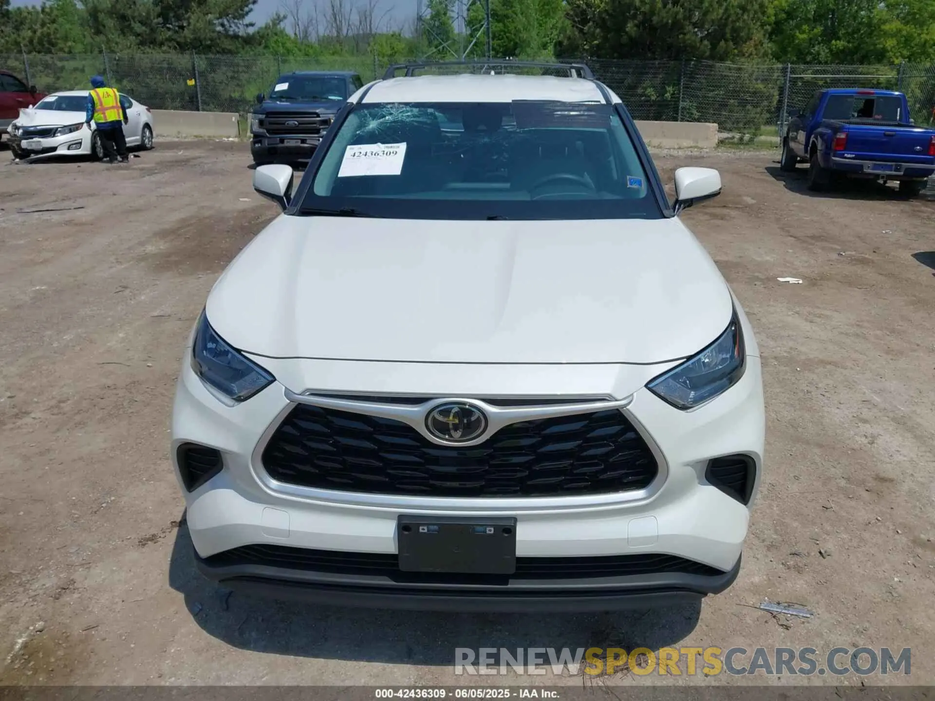 12 Photograph of a damaged car 5TDCZRAH4LS028560 TOYOTA HIGHLANDER 2020