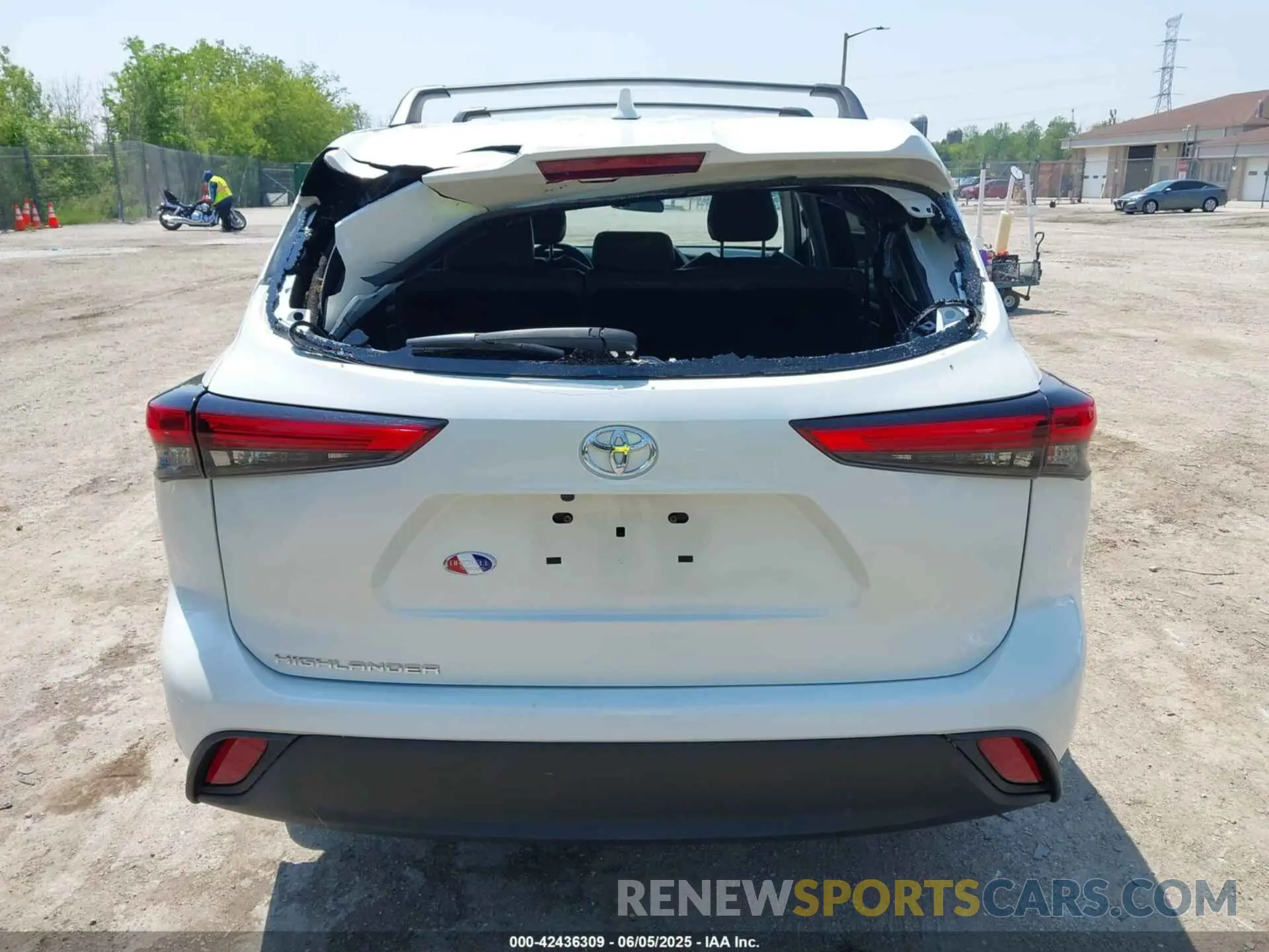 16 Photograph of a damaged car 5TDCZRAH4LS028560 TOYOTA HIGHLANDER 2020