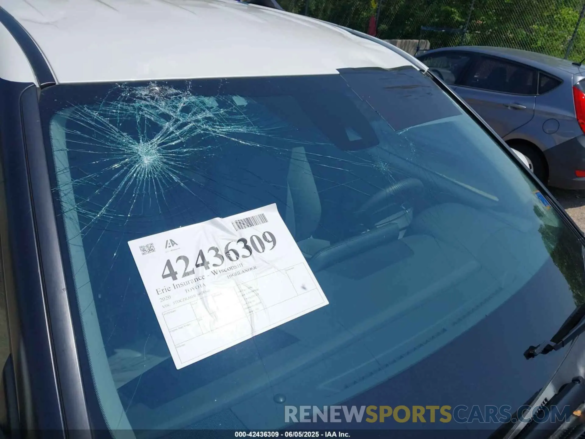 17 Photograph of a damaged car 5TDCZRAH4LS028560 TOYOTA HIGHLANDER 2020
