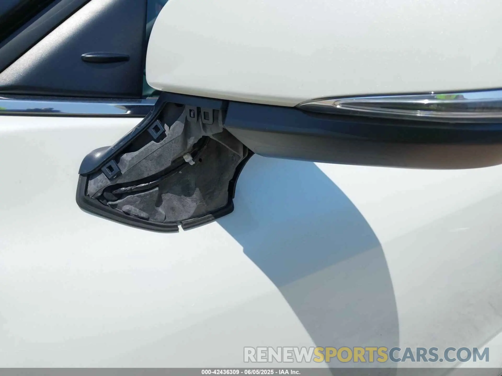 18 Photograph of a damaged car 5TDCZRAH4LS028560 TOYOTA HIGHLANDER 2020