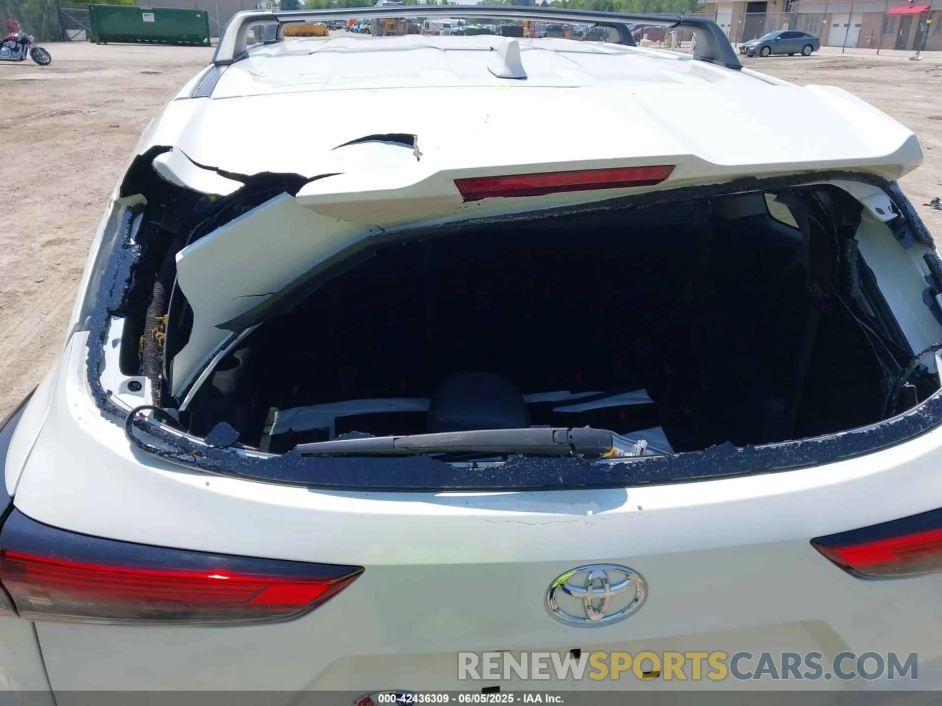 6 Photograph of a damaged car 5TDCZRAH4LS028560 TOYOTA HIGHLANDER 2020