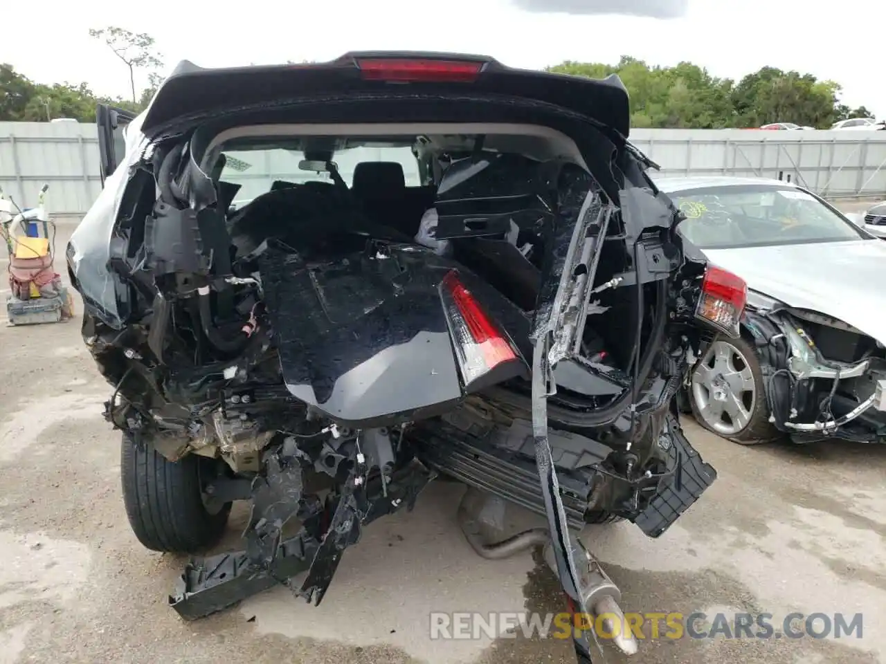 9 Photograph of a damaged car 5TDCZRAH5LS502497 TOYOTA HIGHLANDER 2020