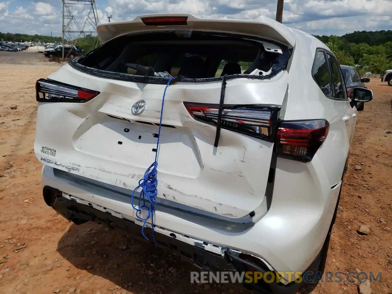 9 Photograph of a damaged car 5TDCZRAH5LS503889 TOYOTA HIGHLANDER 2020