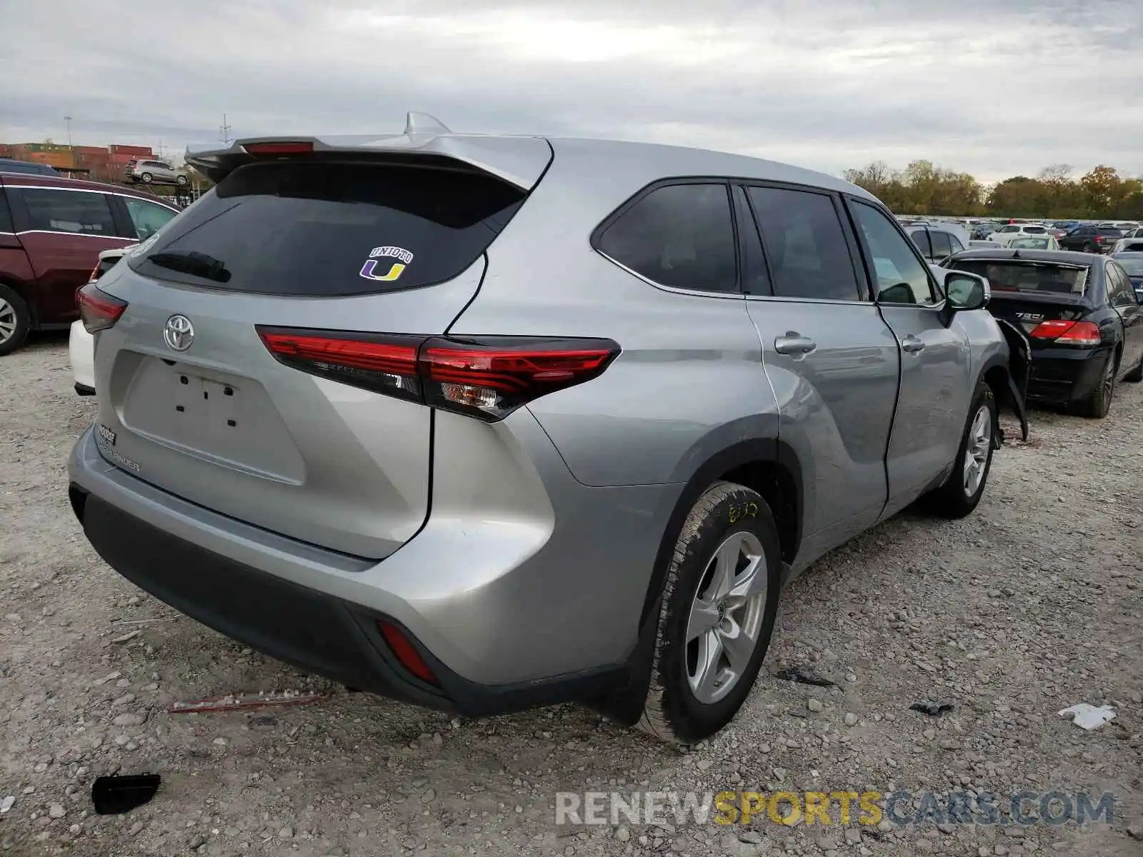 4 Photograph of a damaged car 5TDCZRAH7LS002051 TOYOTA HIGHLANDER 2020