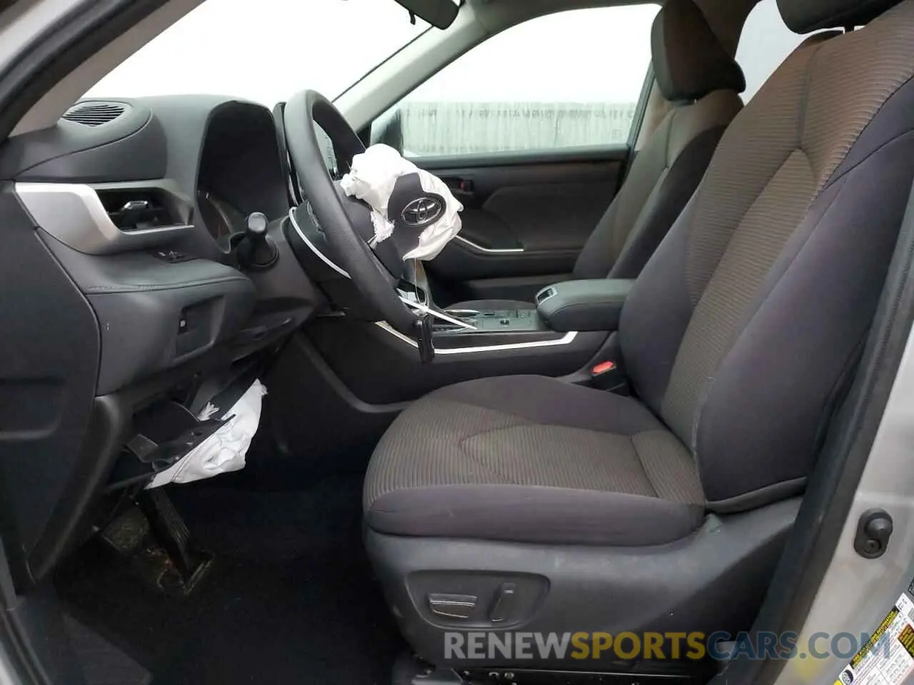 7 Photograph of a damaged car 5TDCZRAH7LS029119 TOYOTA HIGHLANDER 2020
