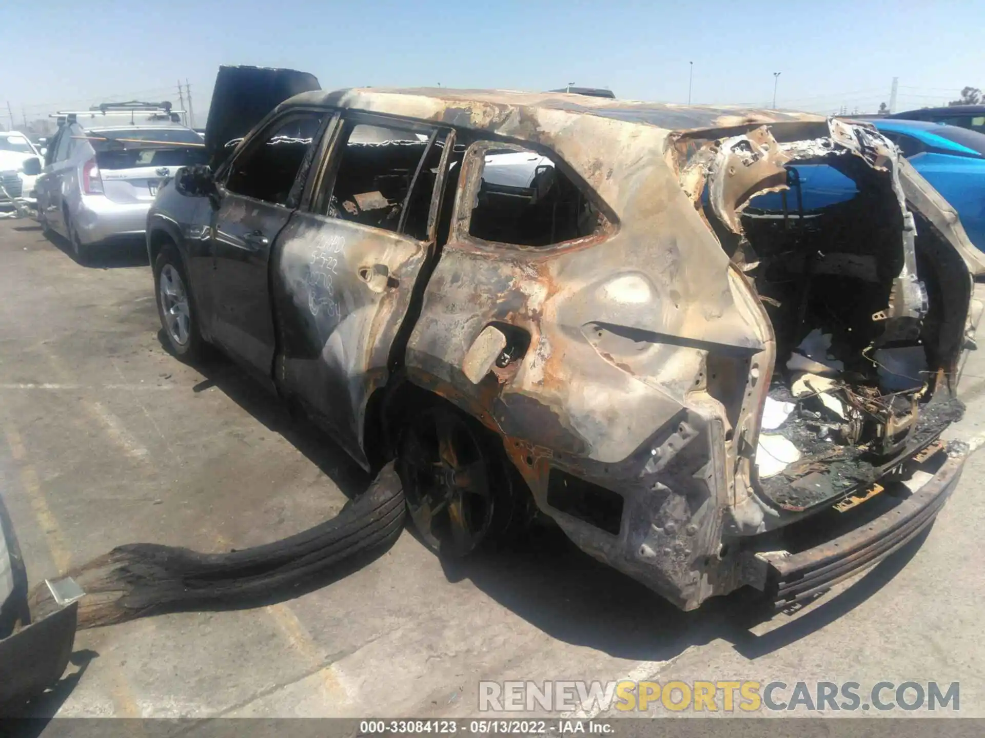 3 Photograph of a damaged car 5TDCZRAH8LS019229 TOYOTA HIGHLANDER 2020