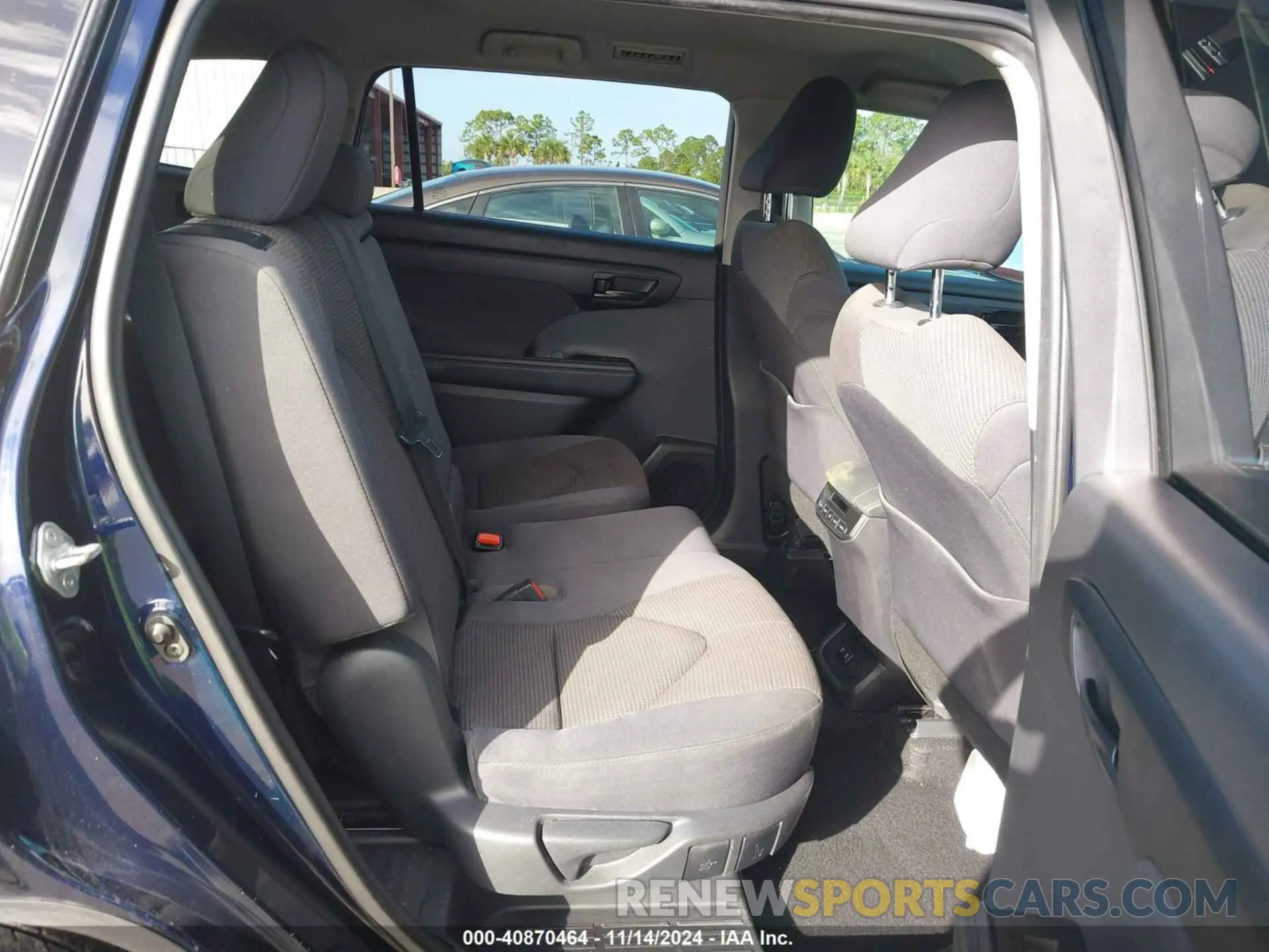 8 Photograph of a damaged car 5TDCZRAH8LS504194 TOYOTA HIGHLANDER 2020