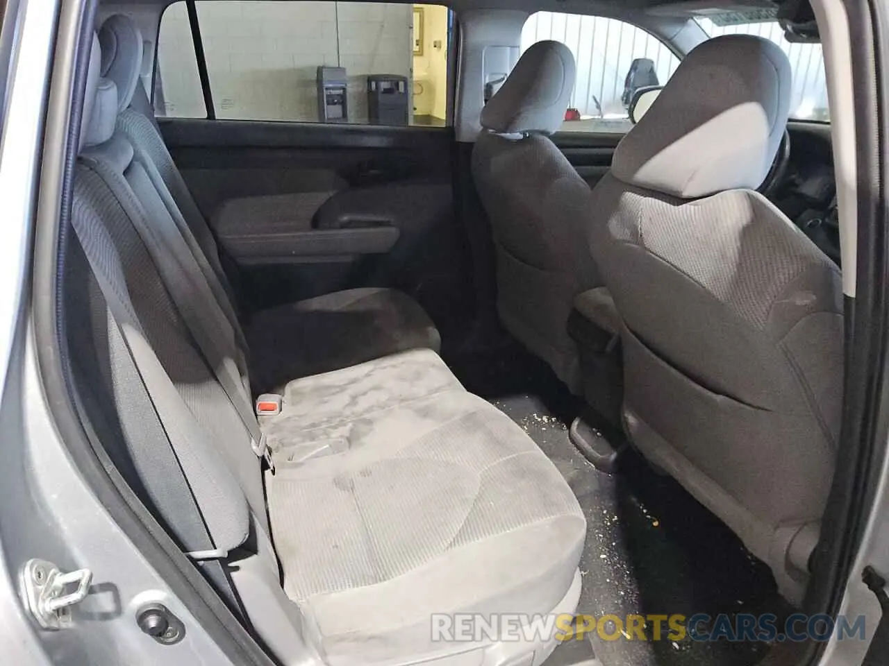 11 Photograph of a damaged car 5TDCZRAH9LS017585 TOYOTA HIGHLANDER 2020
