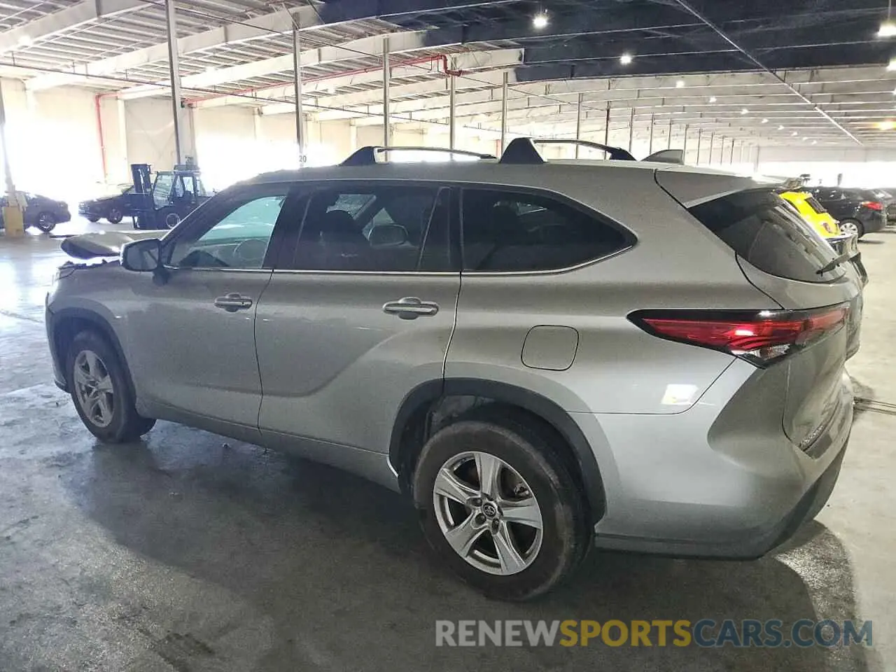 2 Photograph of a damaged car 5TDCZRAH9LS017585 TOYOTA HIGHLANDER 2020
