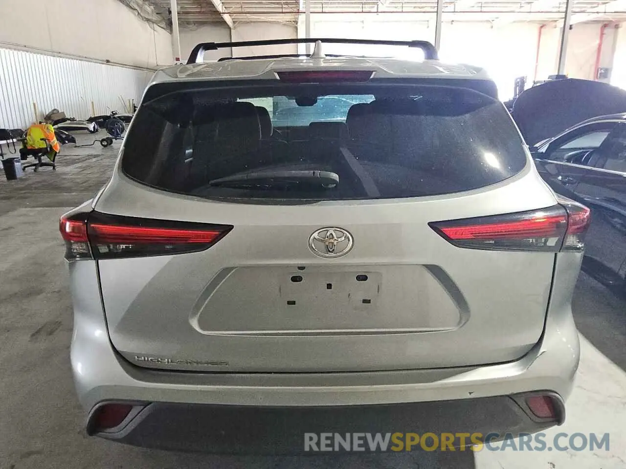 6 Photograph of a damaged car 5TDCZRAH9LS017585 TOYOTA HIGHLANDER 2020