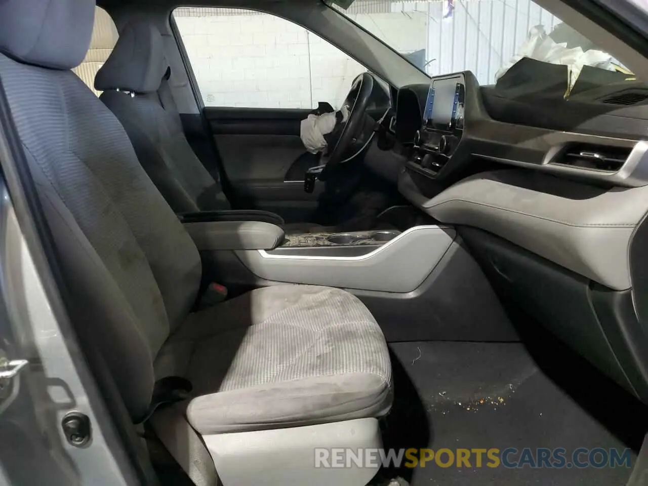 7 Photograph of a damaged car 5TDCZRAH9LS017585 TOYOTA HIGHLANDER 2020