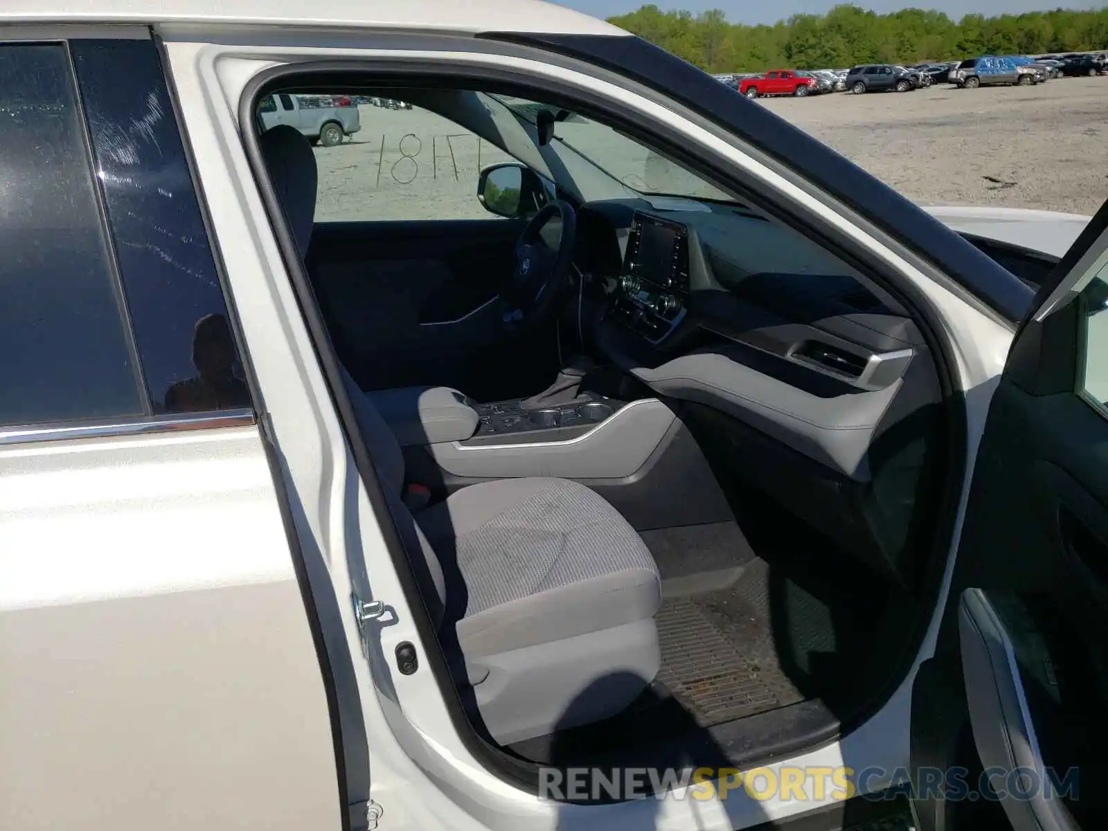 5 Photograph of a damaged car 5TDCZRAHXLS001797 TOYOTA HIGHLANDER 2020