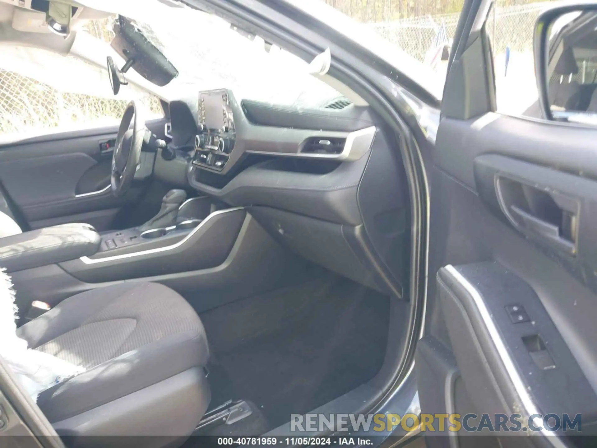 5 Photograph of a damaged car 5TDCZRAHXLS014209 TOYOTA HIGHLANDER 2020