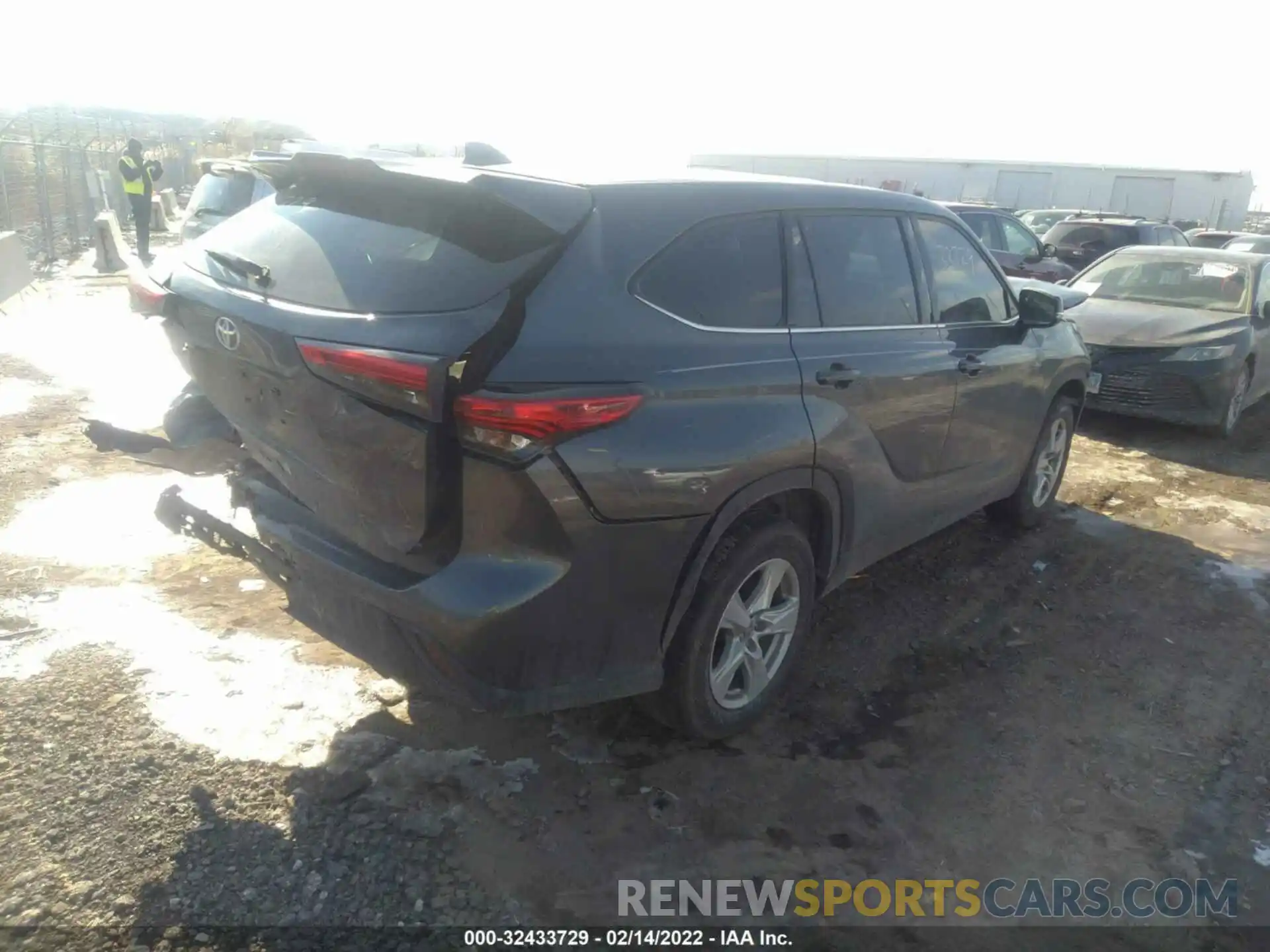 4 Photograph of a damaged car 5TDCZRAHXLS023086 TOYOTA HIGHLANDER 2020