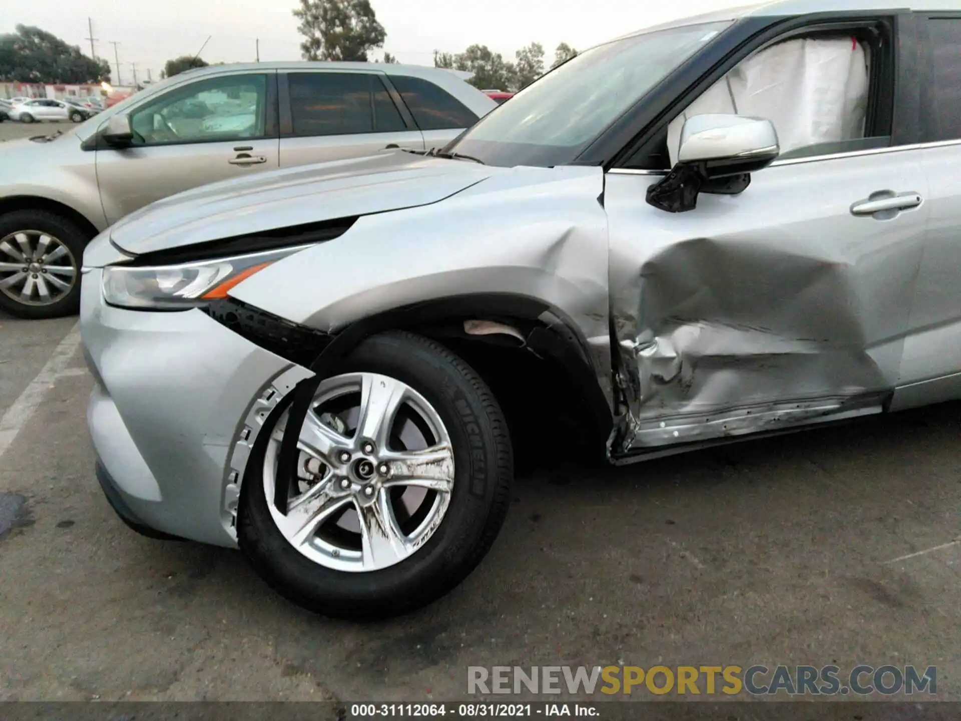 6 Photograph of a damaged car 5TDCZRAHXLS511101 TOYOTA HIGHLANDER 2020