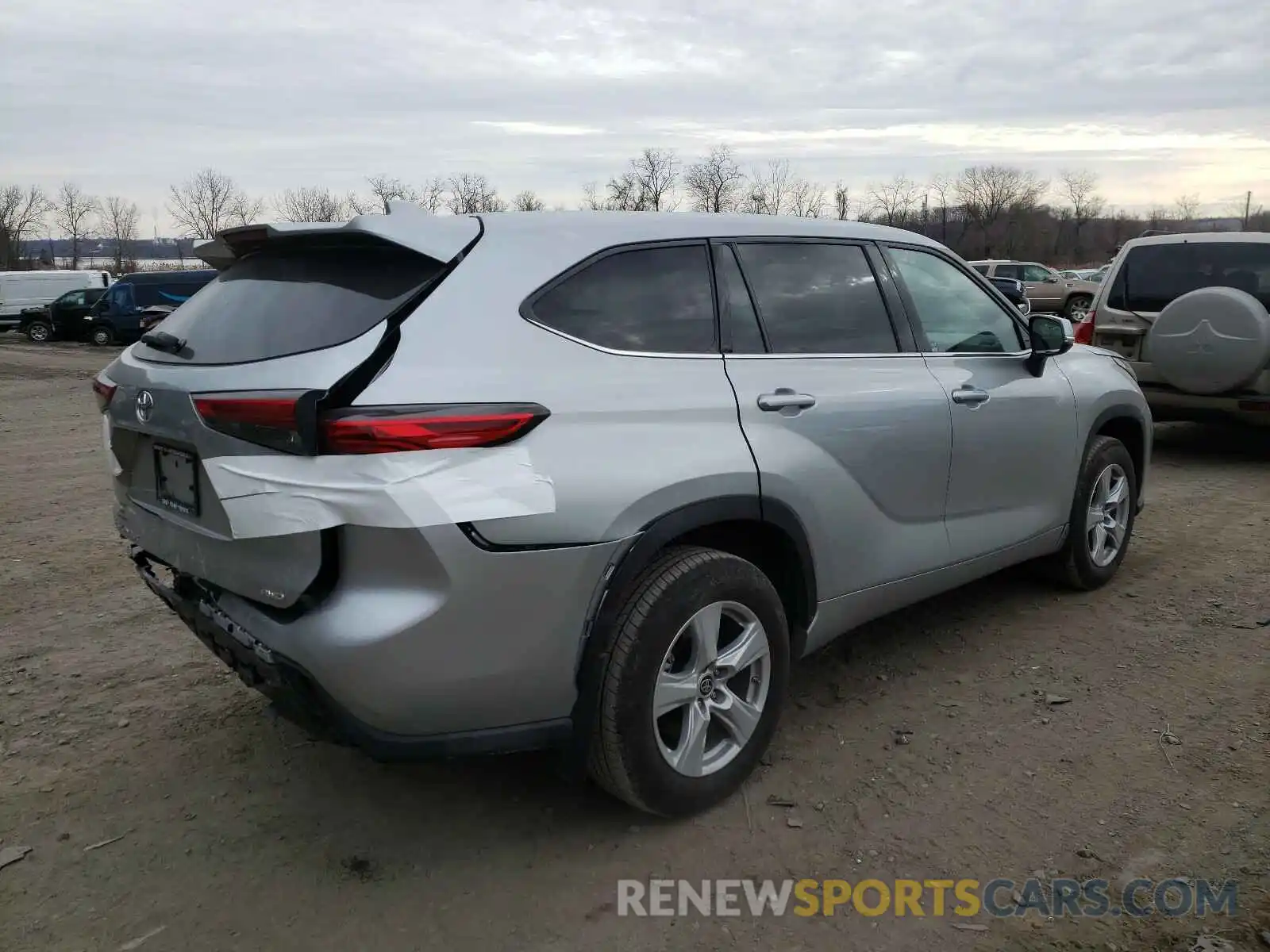 4 Photograph of a damaged car 5TDCZRBH3LS501735 TOYOTA HIGHLANDER 2020