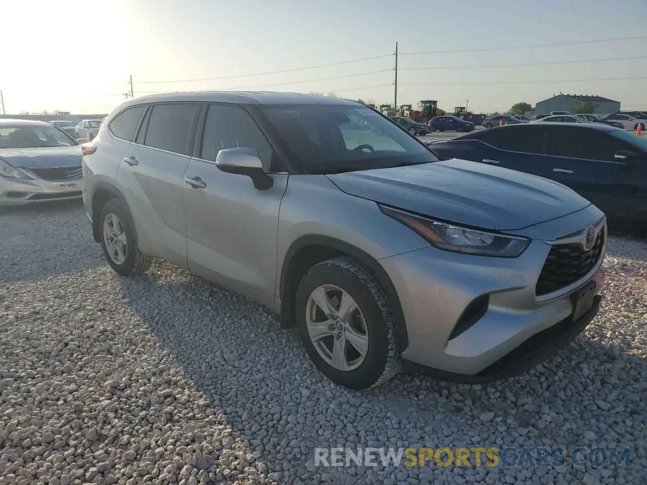 4 Photograph of a damaged car 5TDCZRBH8LS030357 TOYOTA HIGHLANDER 2020