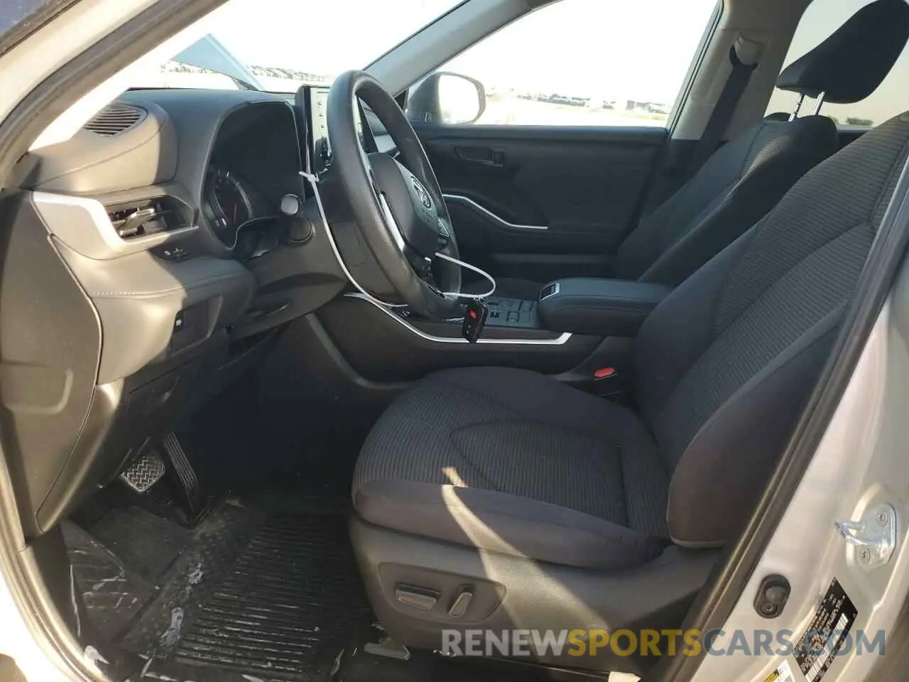 7 Photograph of a damaged car 5TDCZRBH8LS030357 TOYOTA HIGHLANDER 2020