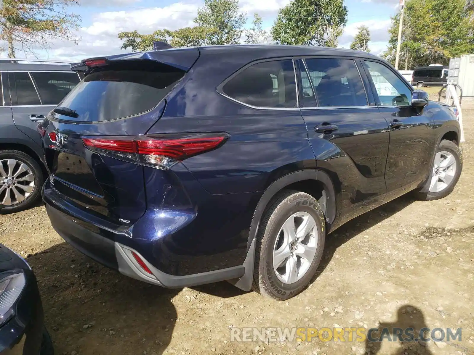 4 Photograph of a damaged car 5TDCZRBHXLS015004 TOYOTA HIGHLANDER 2020