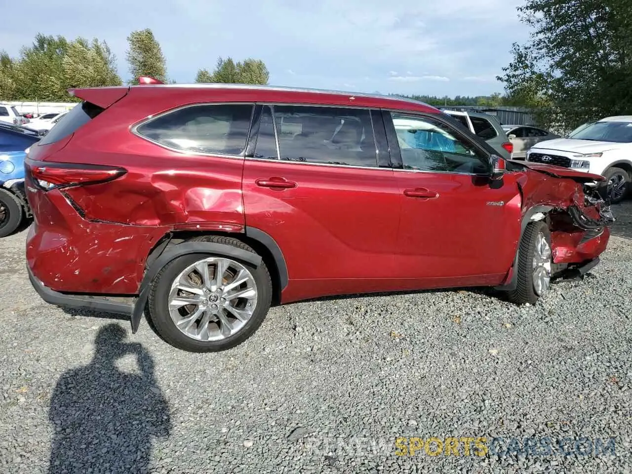 3 Photograph of a damaged car 5TDDBRCH4LS003549 TOYOTA HIGHLANDER 2020