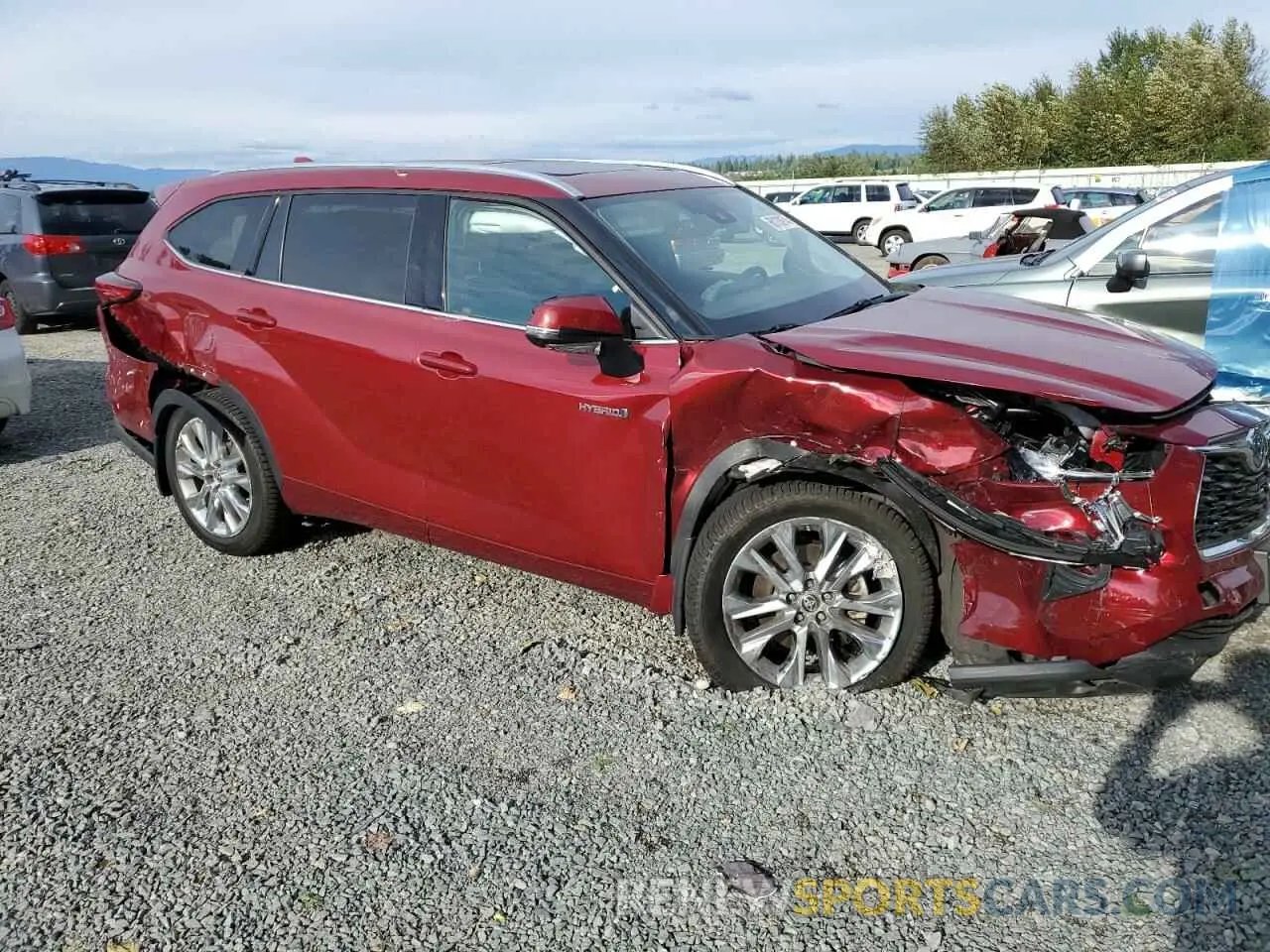 4 Photograph of a damaged car 5TDDBRCH4LS003549 TOYOTA HIGHLANDER 2020