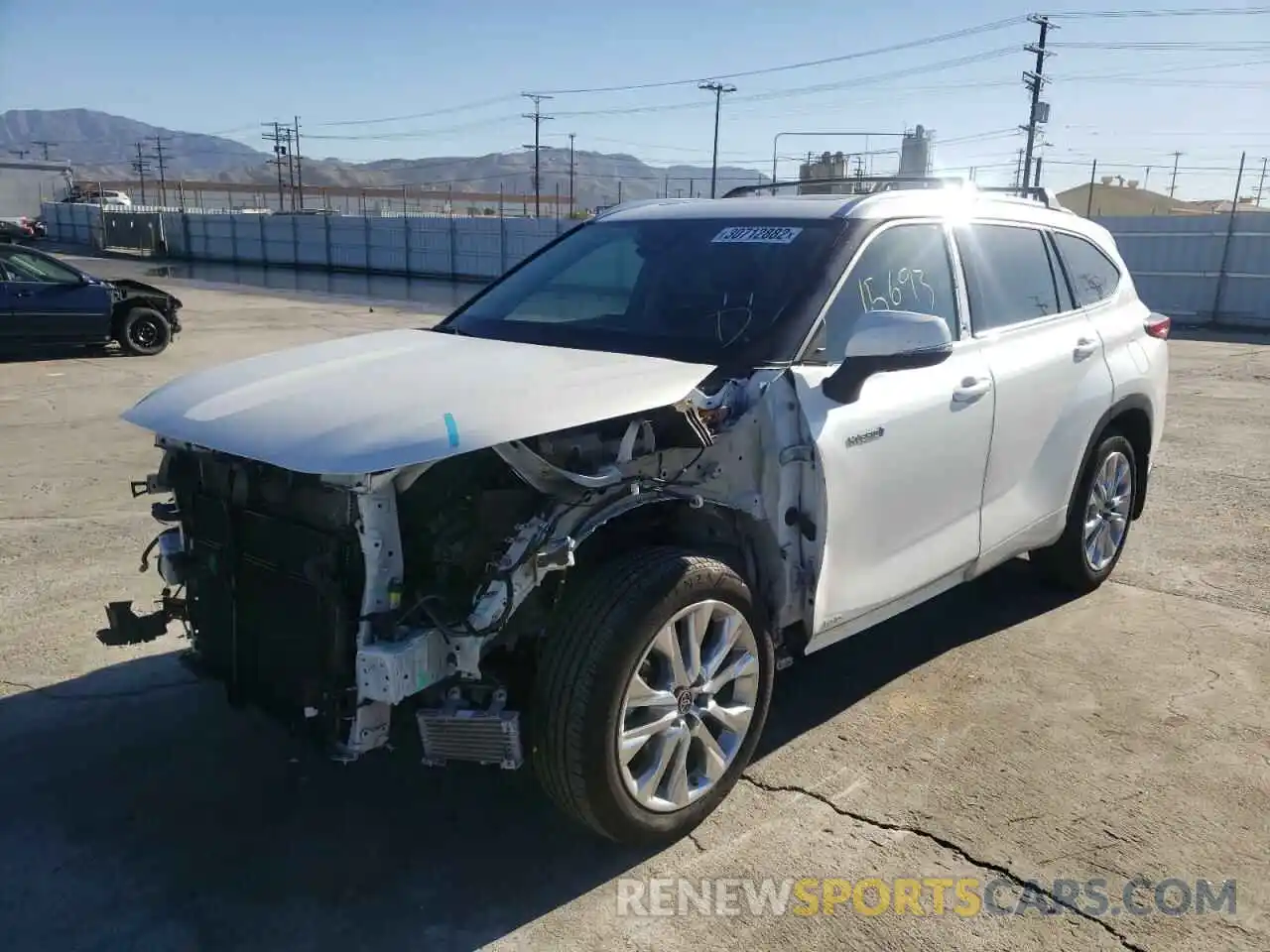 2 Photograph of a damaged car 5TDDBRCH6LS004671 TOYOTA HIGHLANDER 2020