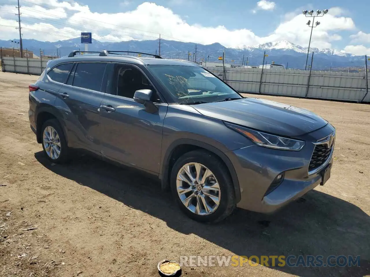 4 Photograph of a damaged car 5TDDZRBH0LS017011 TOYOTA HIGHLANDER 2020