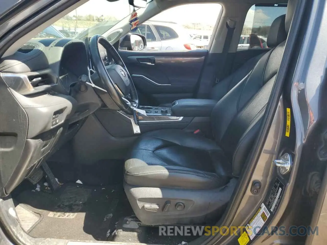 7 Photograph of a damaged car 5TDDZRBH0LS017011 TOYOTA HIGHLANDER 2020