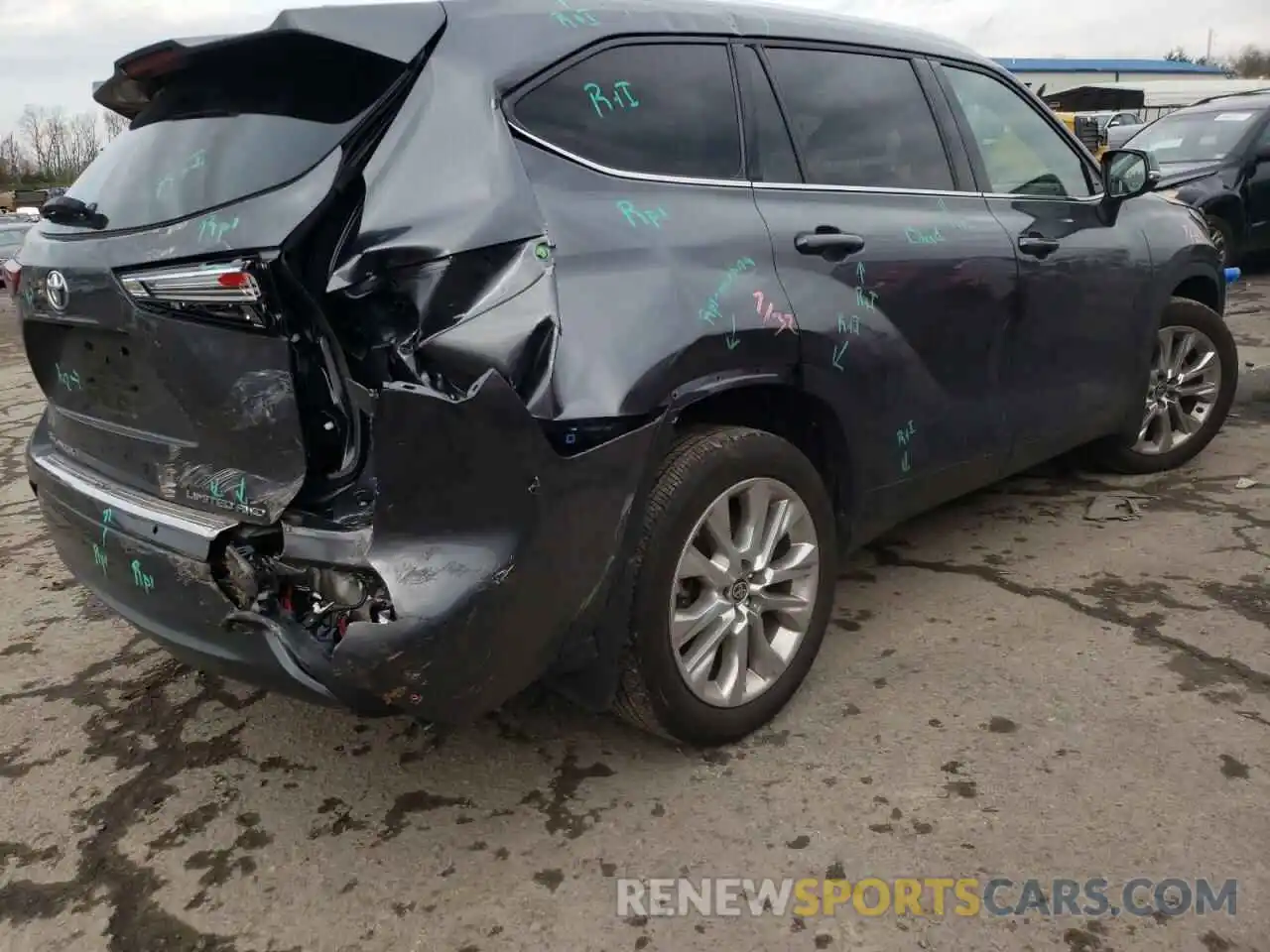 4 Photograph of a damaged car 5TDDZRBH0LS020670 TOYOTA HIGHLANDER 2020